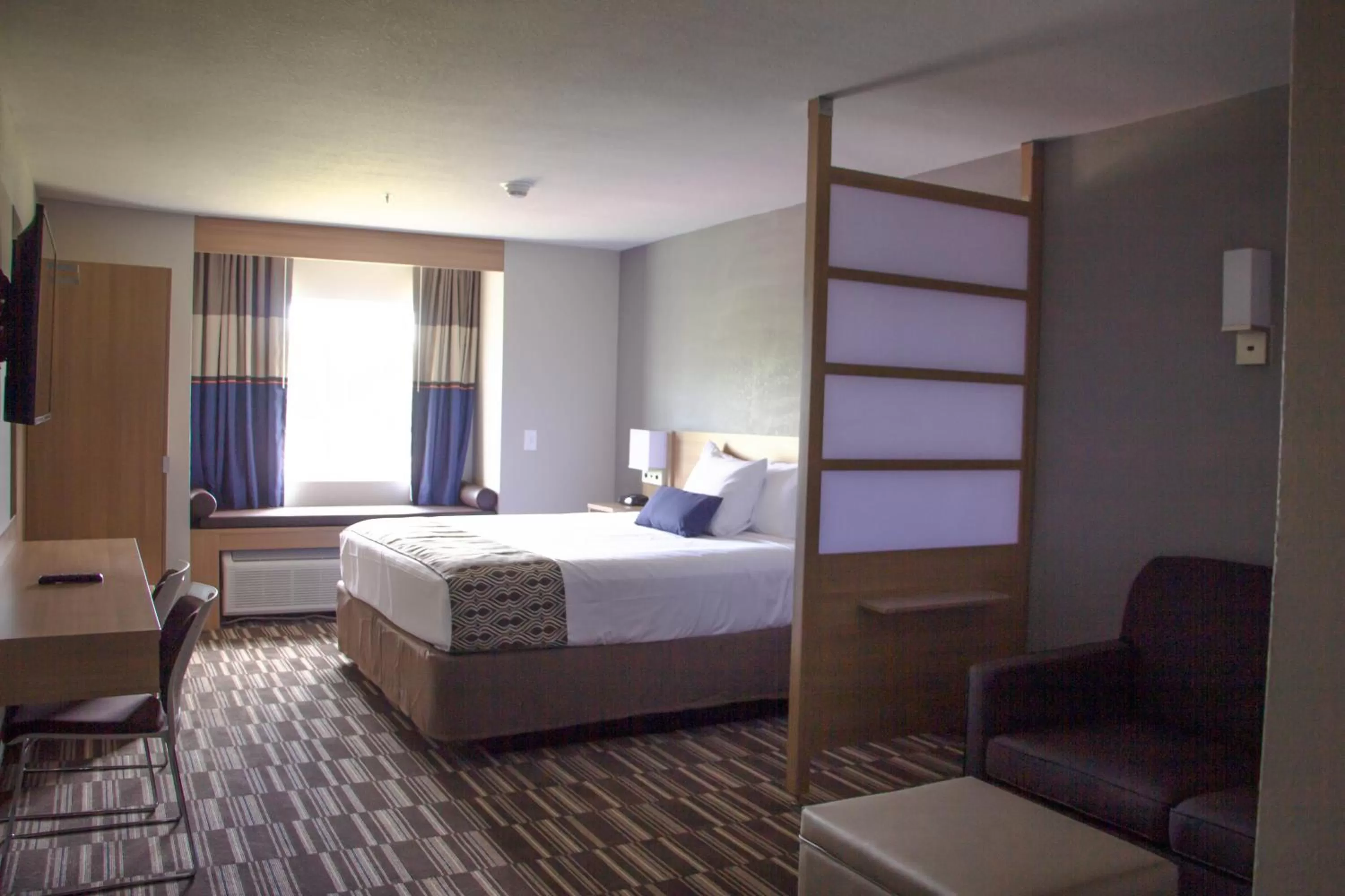 King Suite - Non-Smoking in Microtel Inn & Suites by Wyndham Camp Lejeune/Jacksonville