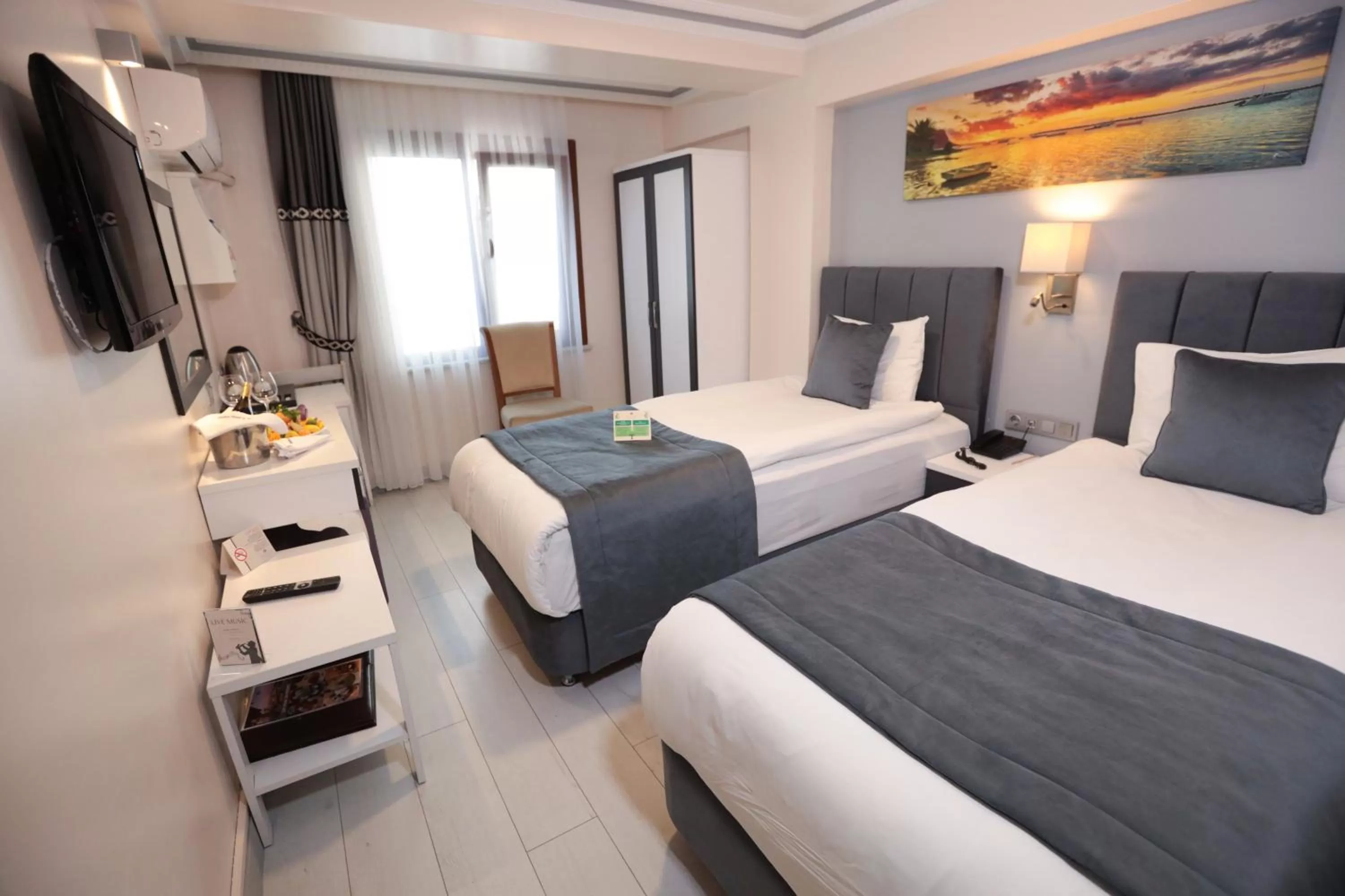 Standard Twin Room in Skalion Hotel