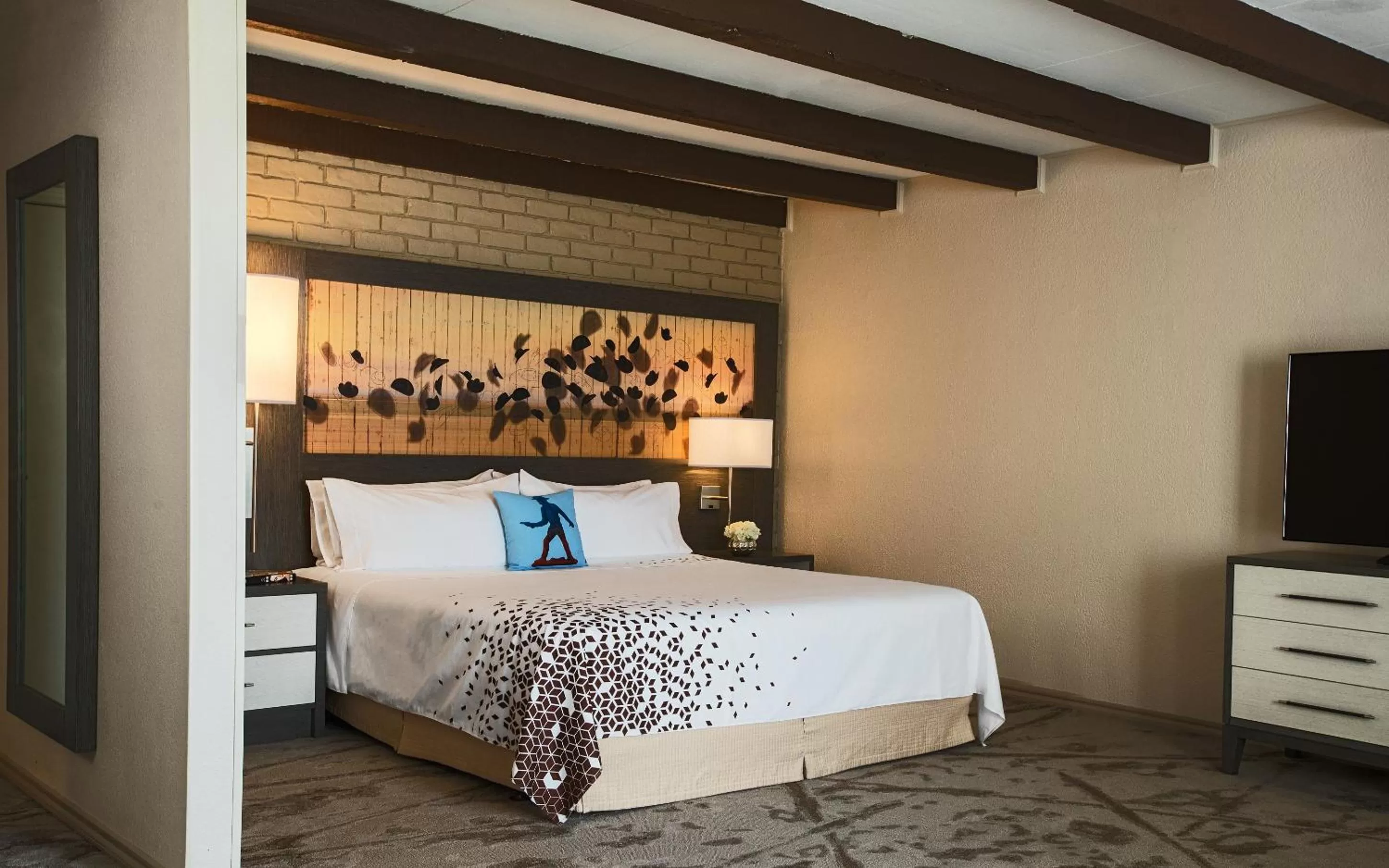 King Studio Suite - Mobility Access/Tub w/Grab Bars/Non-Smoking in Casa De Palmas, Trademark Collection by Wyndham