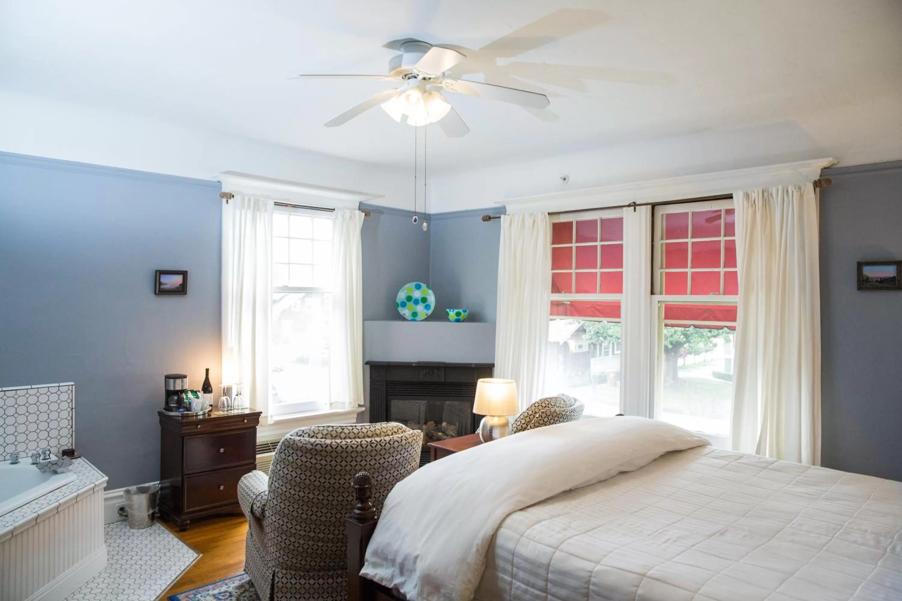 King Room with Mountain View in The Inn on First