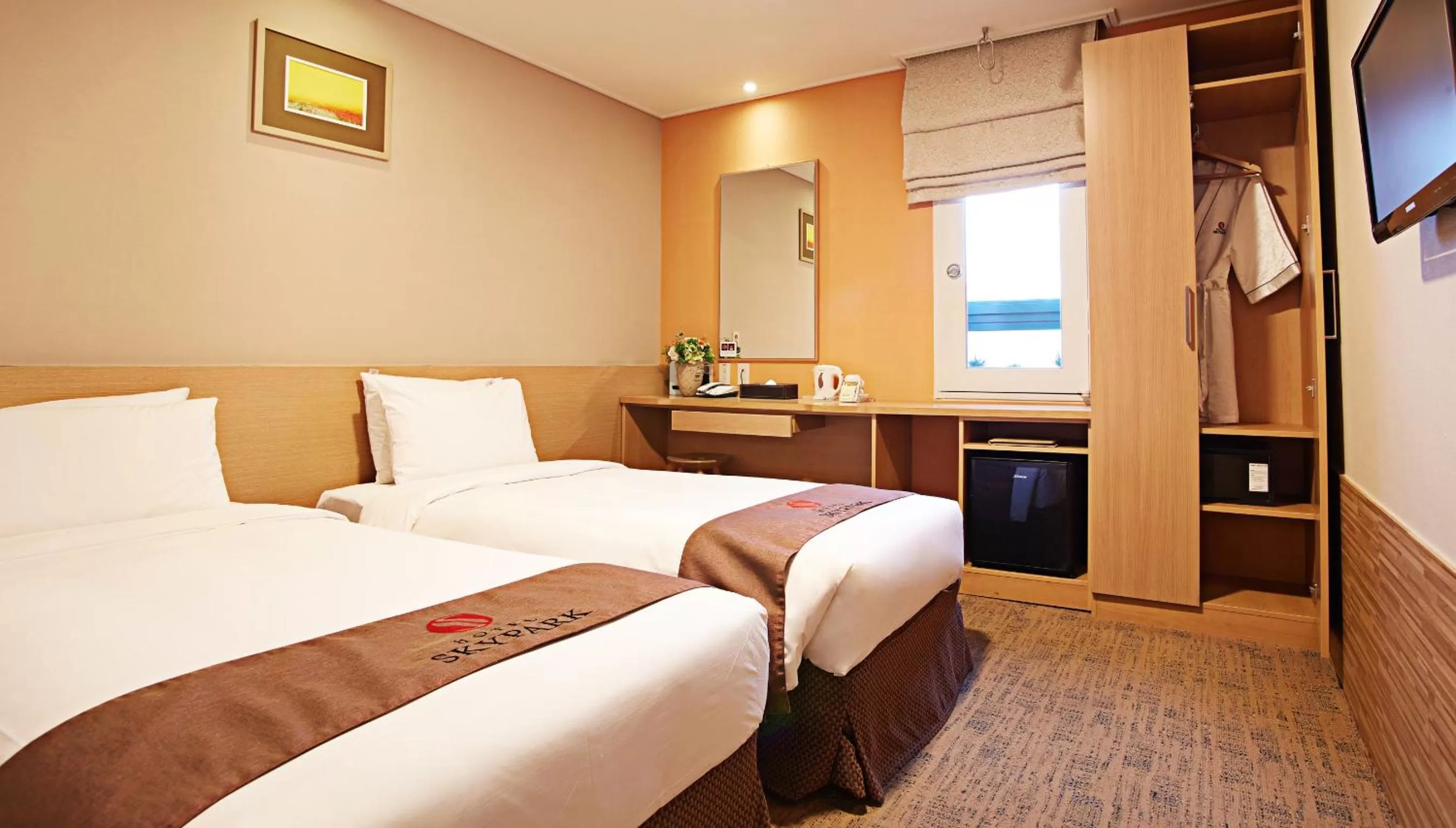 Twin Room  in Hotel Skypark Myeongdong 3