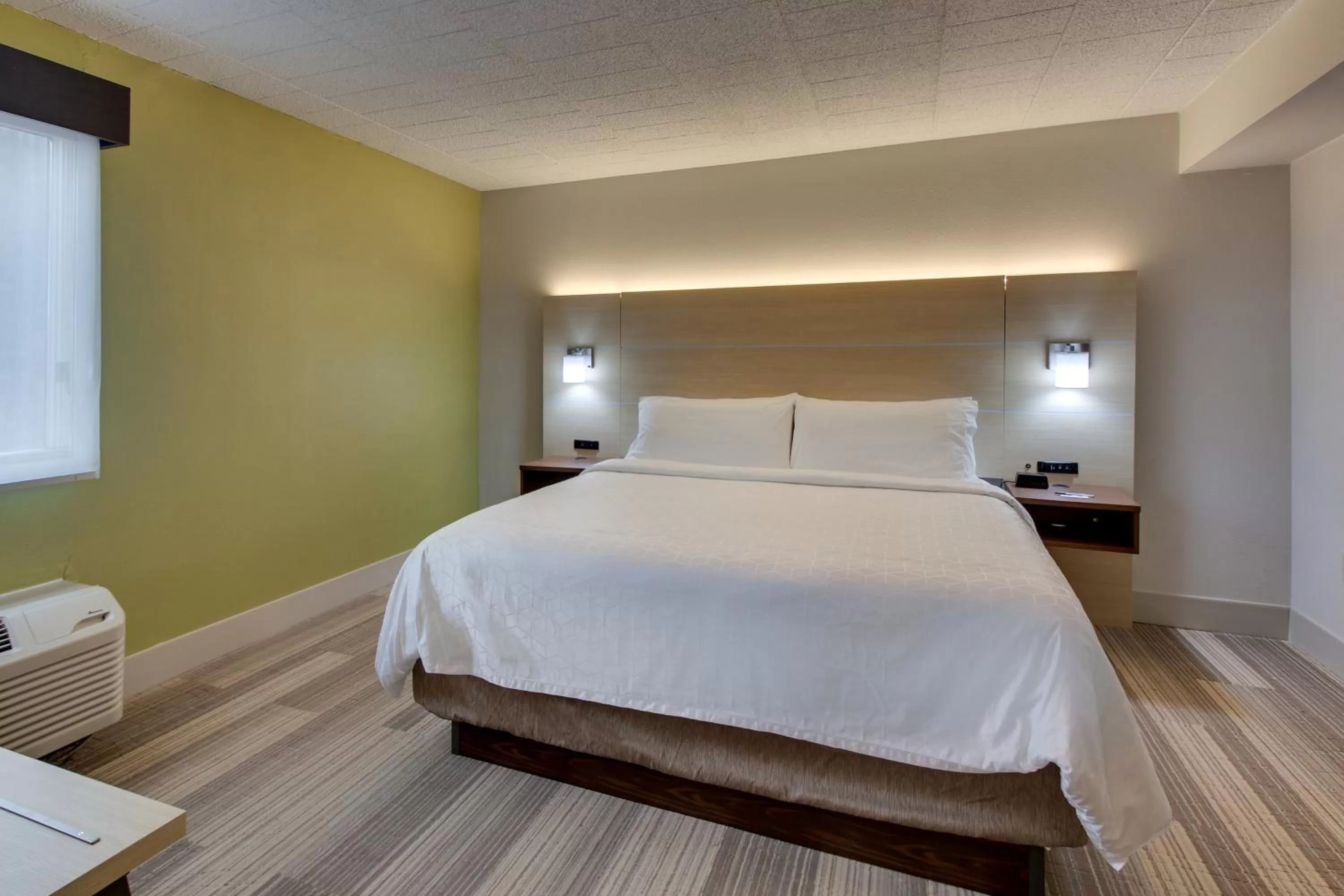 King Suite with Sofa Bed in Holiday Inn Express Pittston - Scranton Airport by IHG