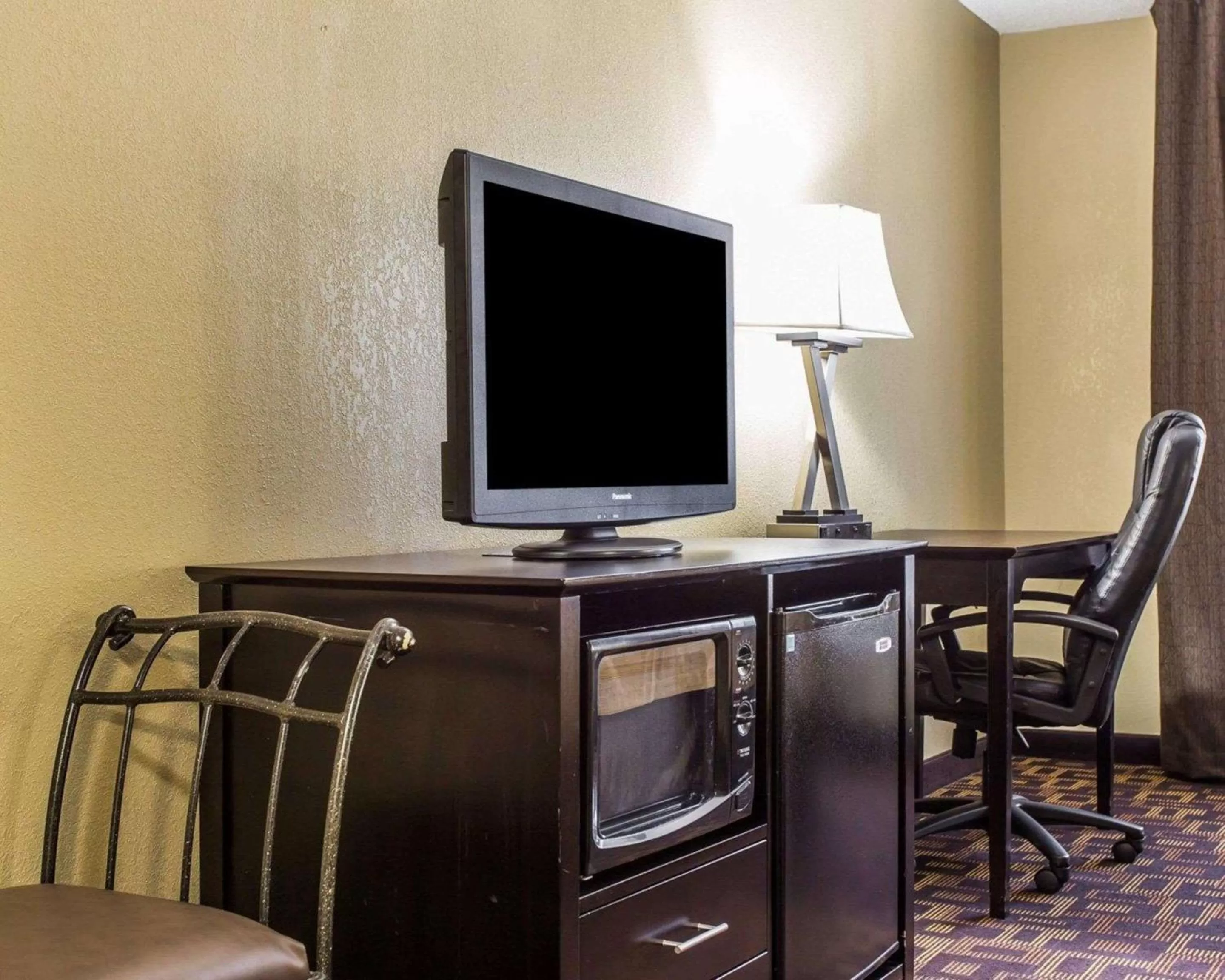 Queen Room with Two Queen Beds - Non-Smoking in Quality Inn Lincolnton