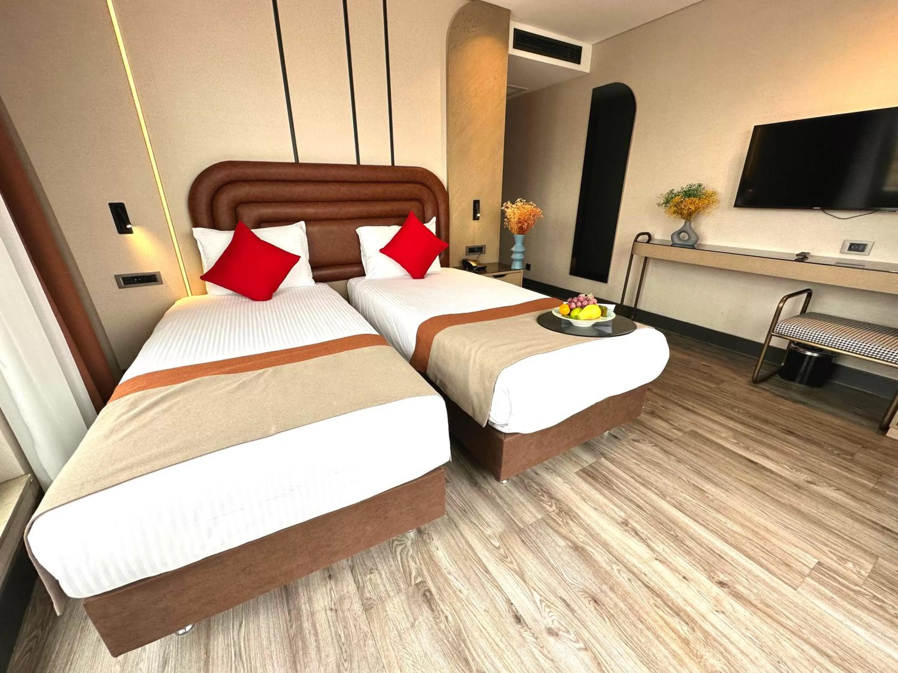 Deluxe Twin Room With Balcony in Edition Old City Hotel