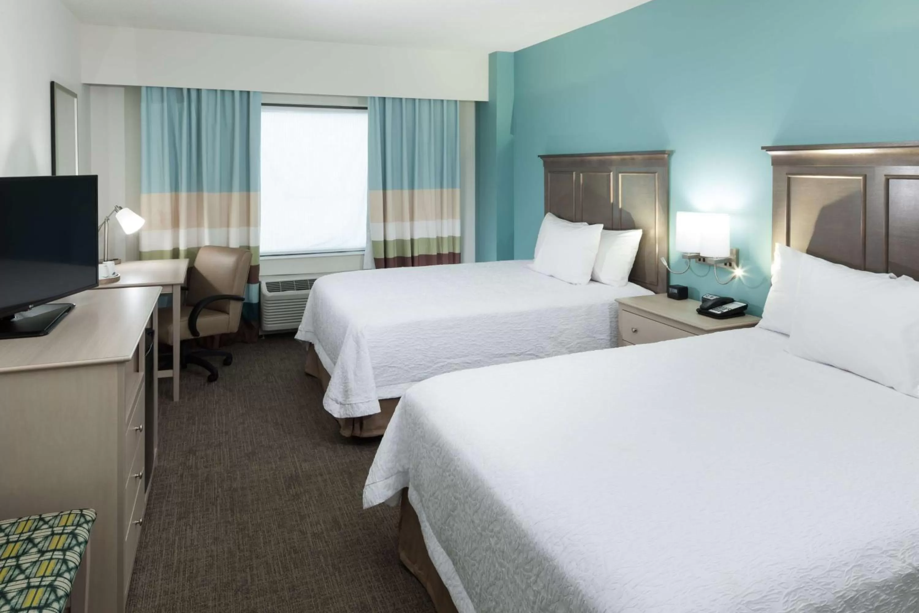 Executive Queen Room with Two Queen Beds with Pool View in Hampton Inn & Suites by Hilton Carolina Beach Oceanfront