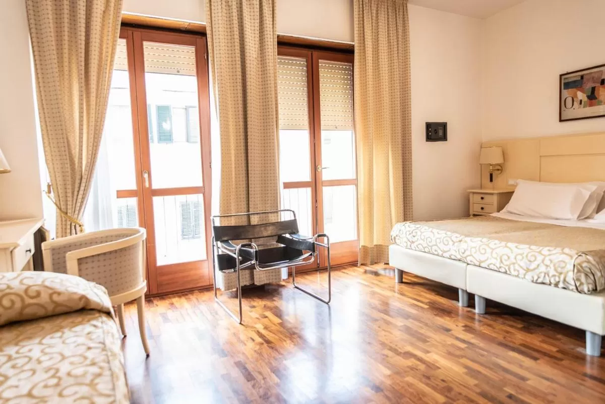 Superior Triple Room with View in Grand Hotel Duomo