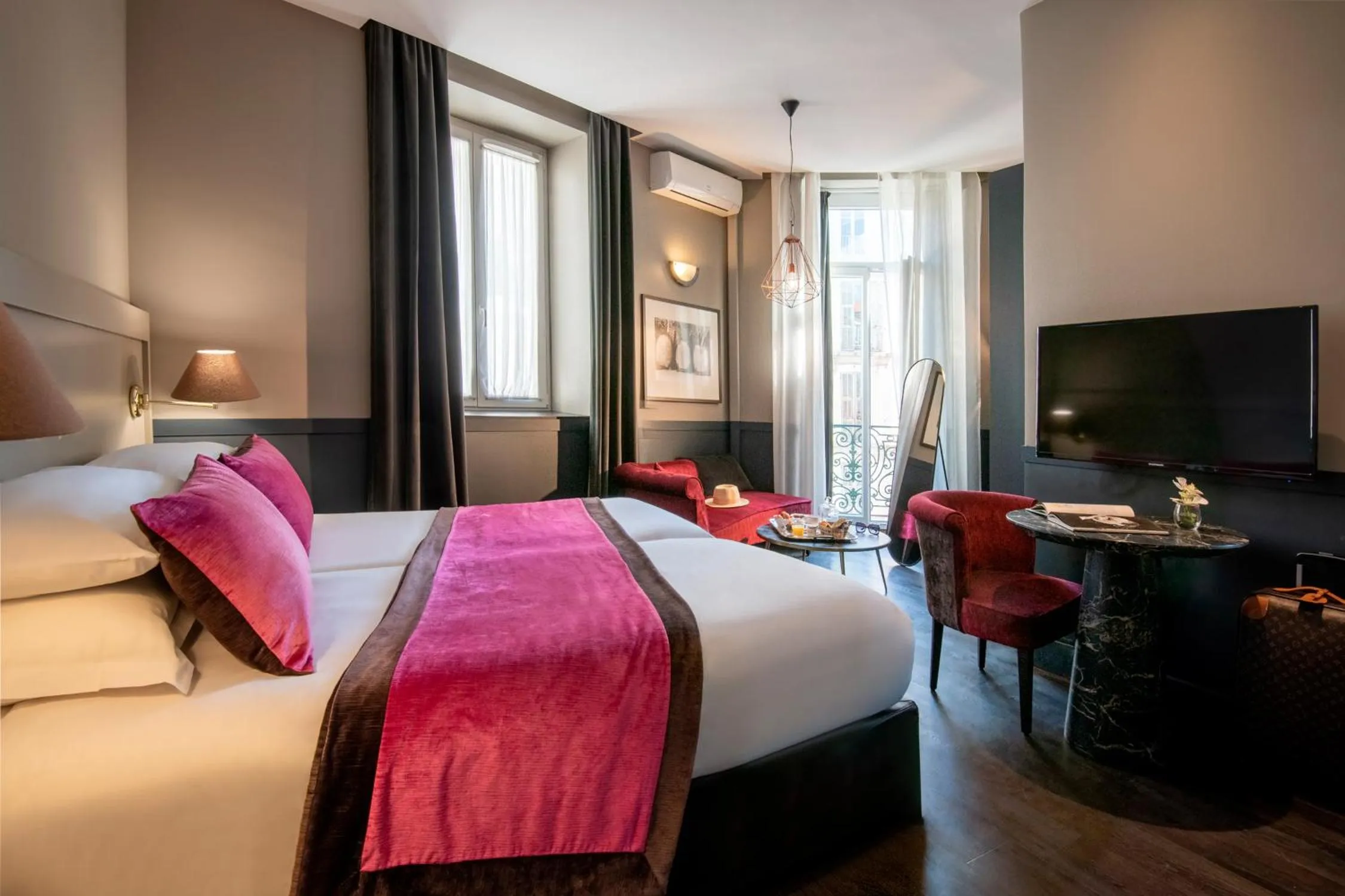 Queen Junior Suite with Balcony - Non-Smoking in Best Western Plus Nice Cosy Hotel