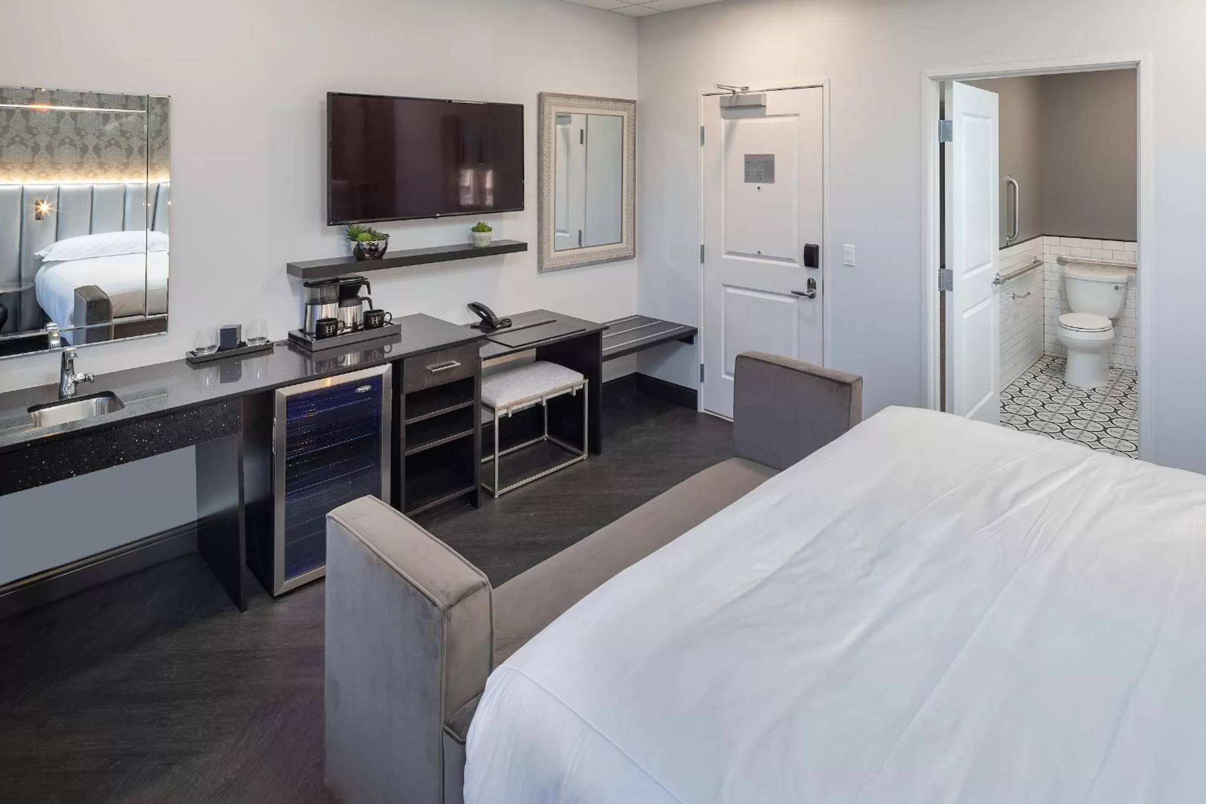 King Room - Disability Access in Hotel On Phillips