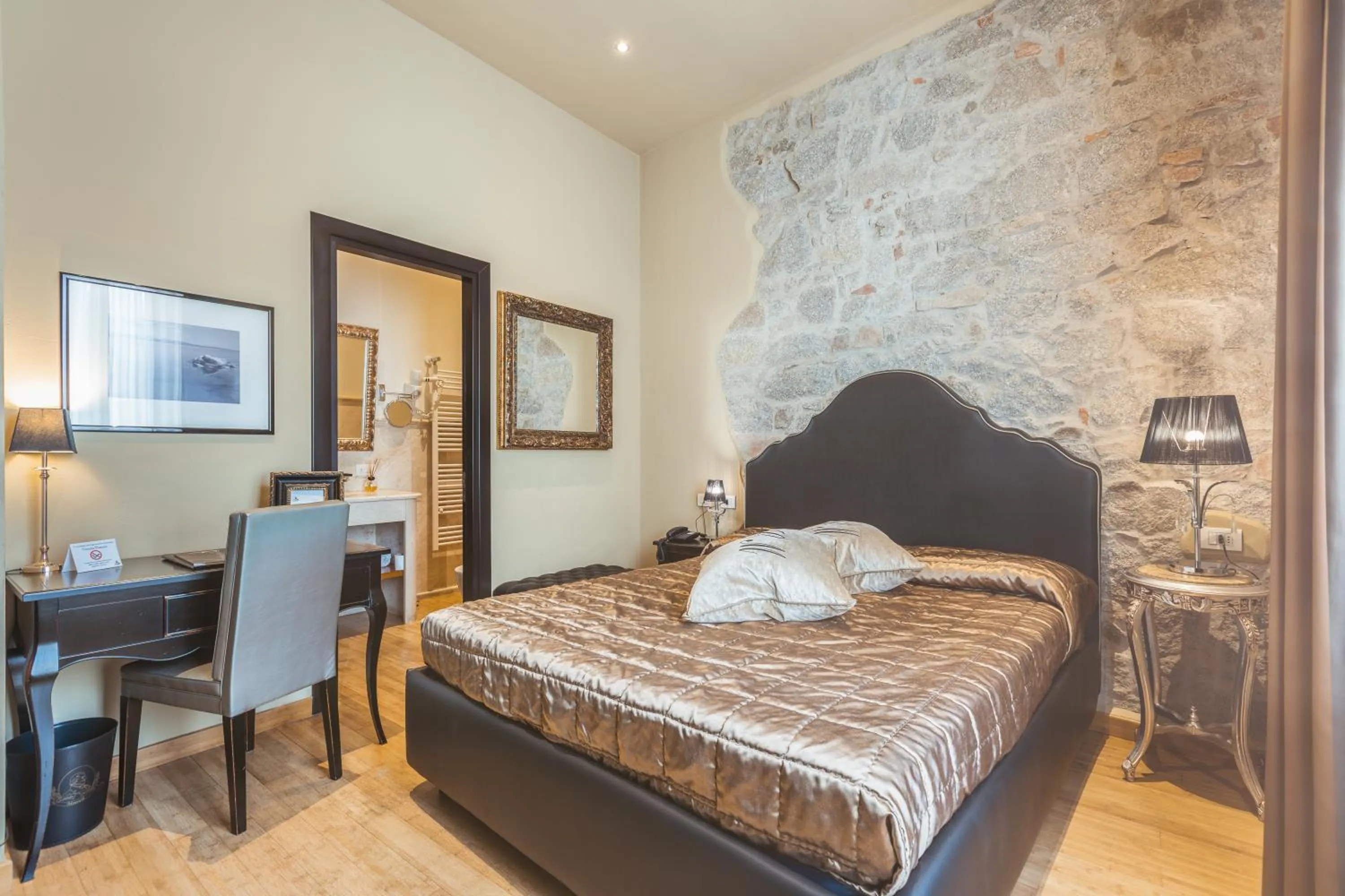 Superior Double Room in La Locanda Del Conte Mameli