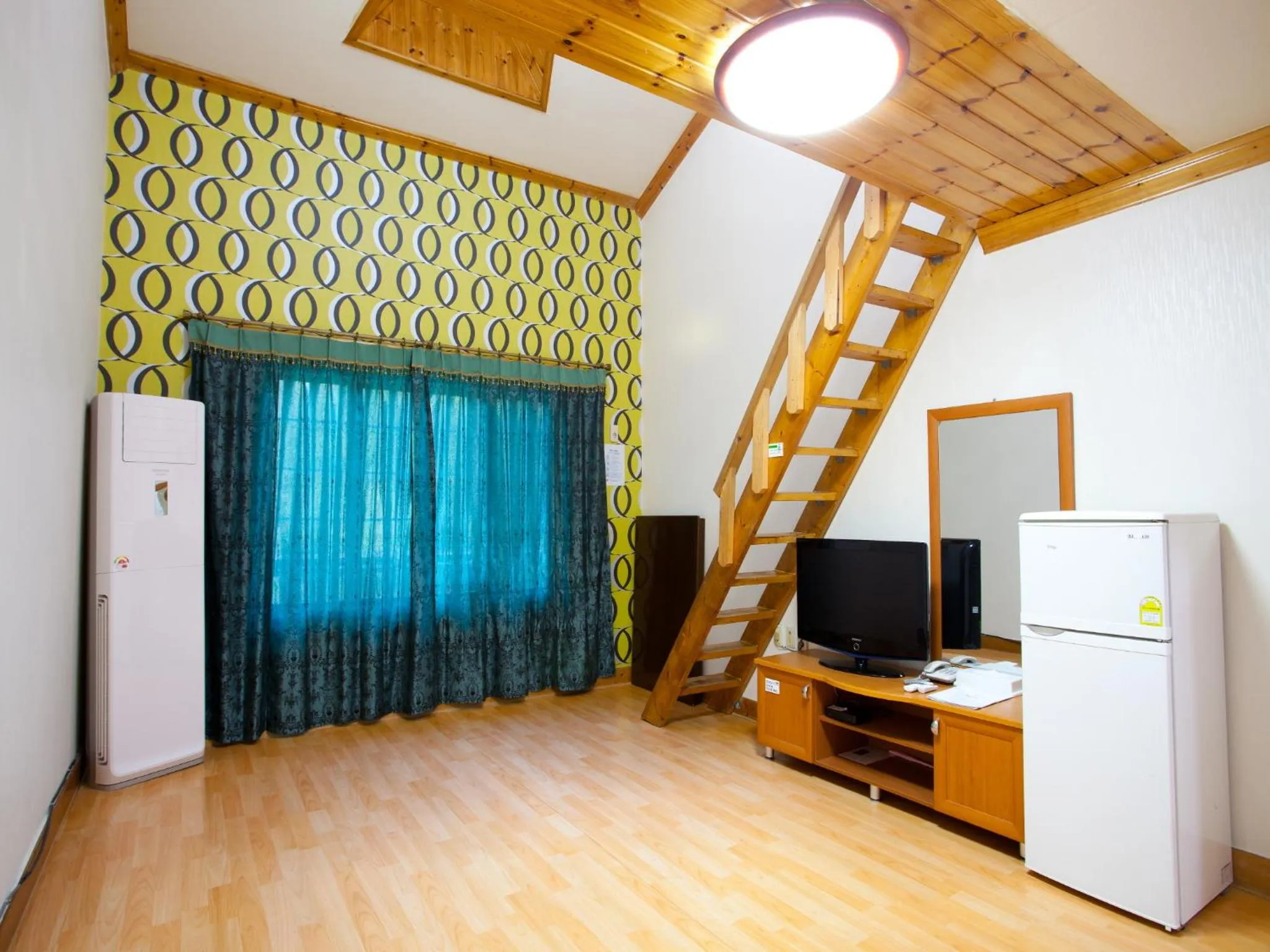 Decorative detail in White Cabin