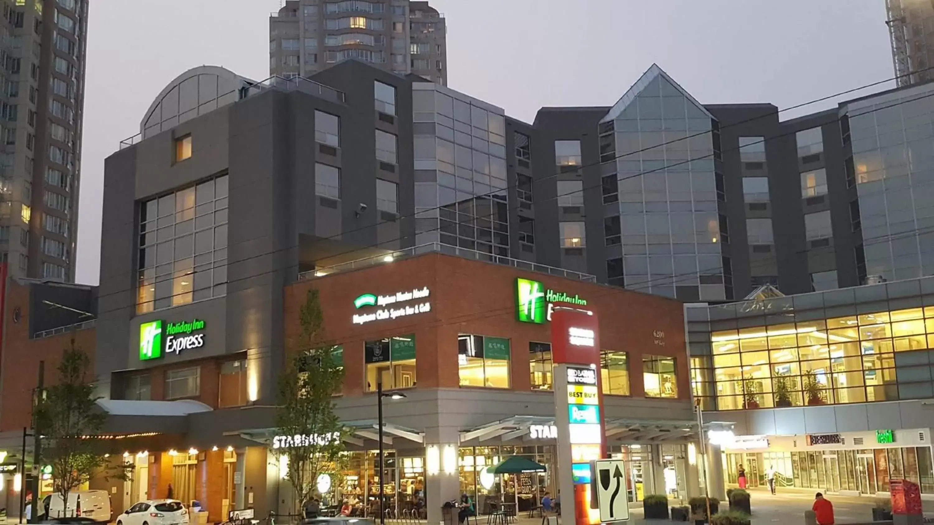 Holiday Inn Express Vancouver-Metrotown (Burnaby) Holiday Inn Express Vancouver-Metrotown (Burnaby)