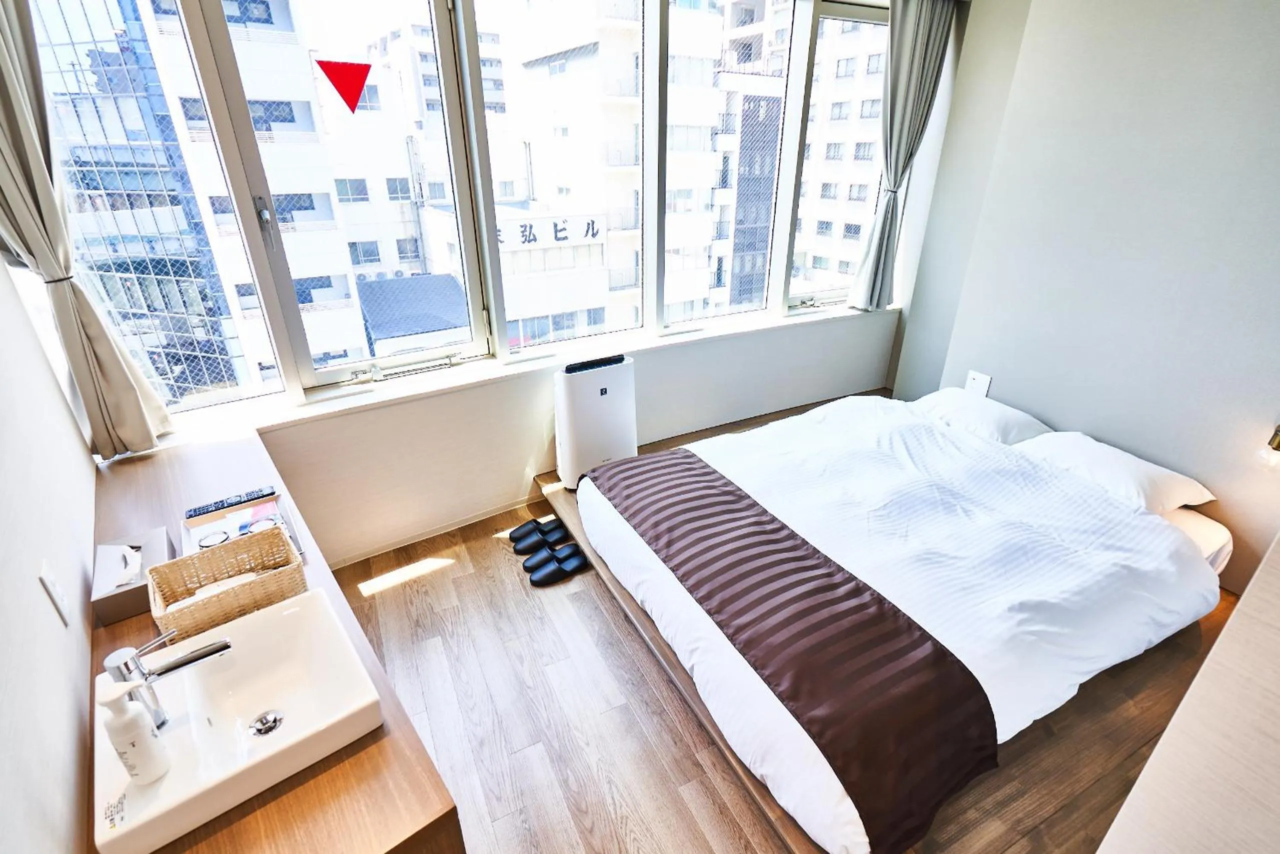 &AND HOSTEL HOMMACHI EAST