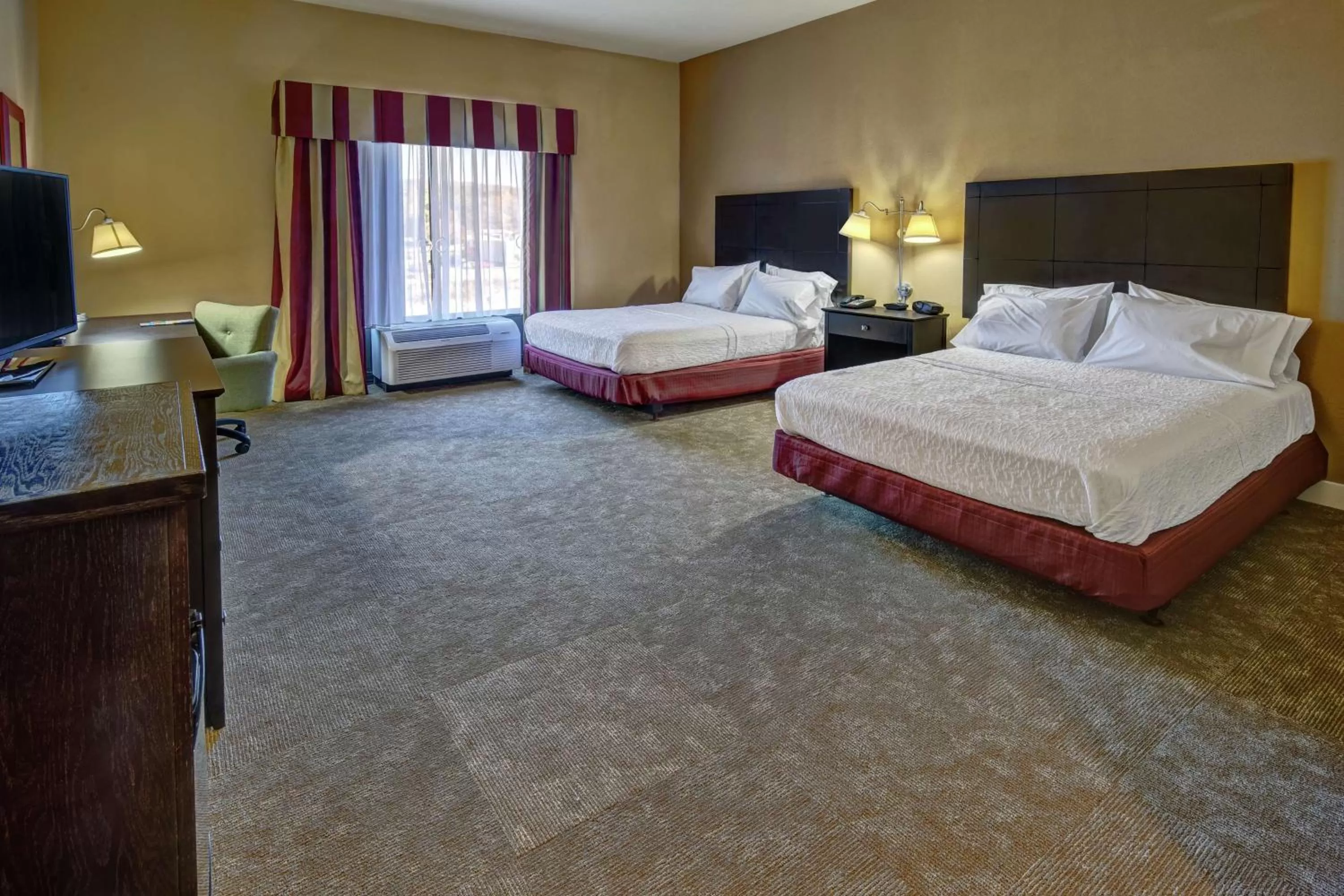 Queen Room with Two Queen Beds - Mobility and Hearing Access/Non-Smoking in Hampton Inn Jacksonville