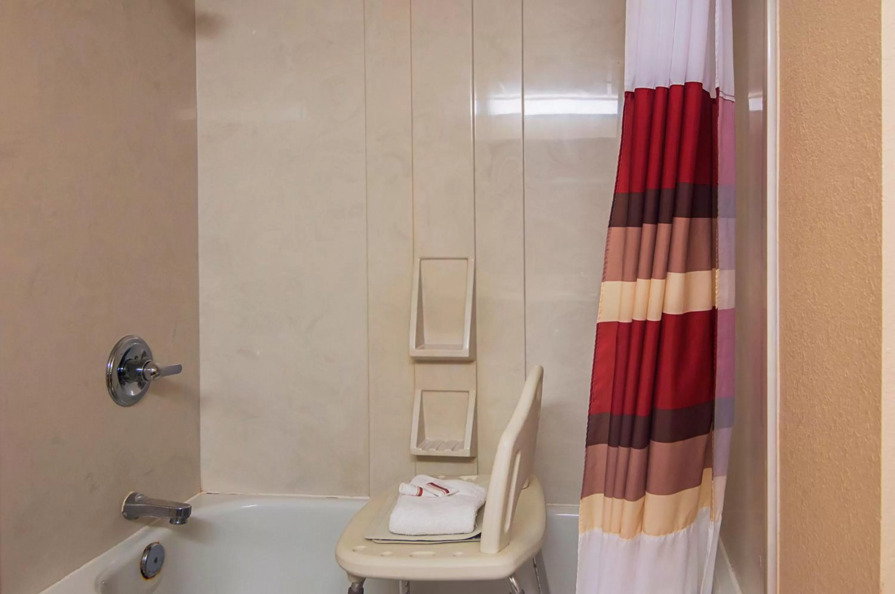 Superior King Room Disability Access - Non-Smoking in Red Roof Inn Lubbock