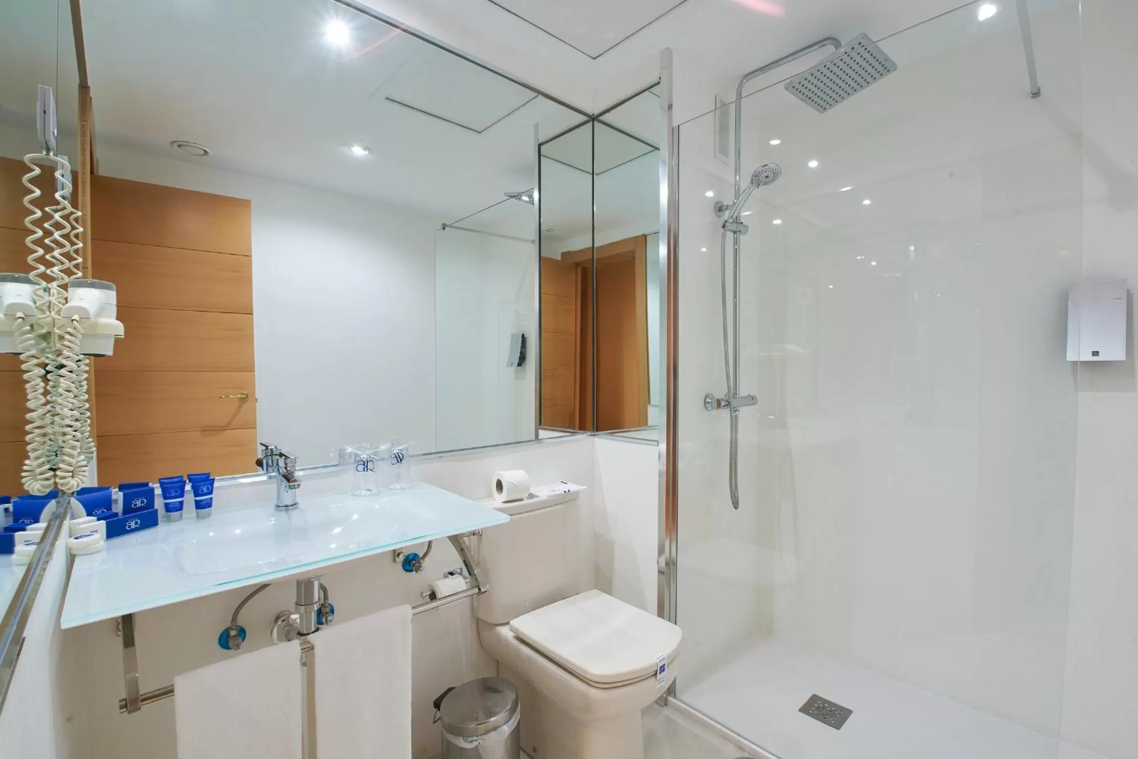 Shower in Los Arcos