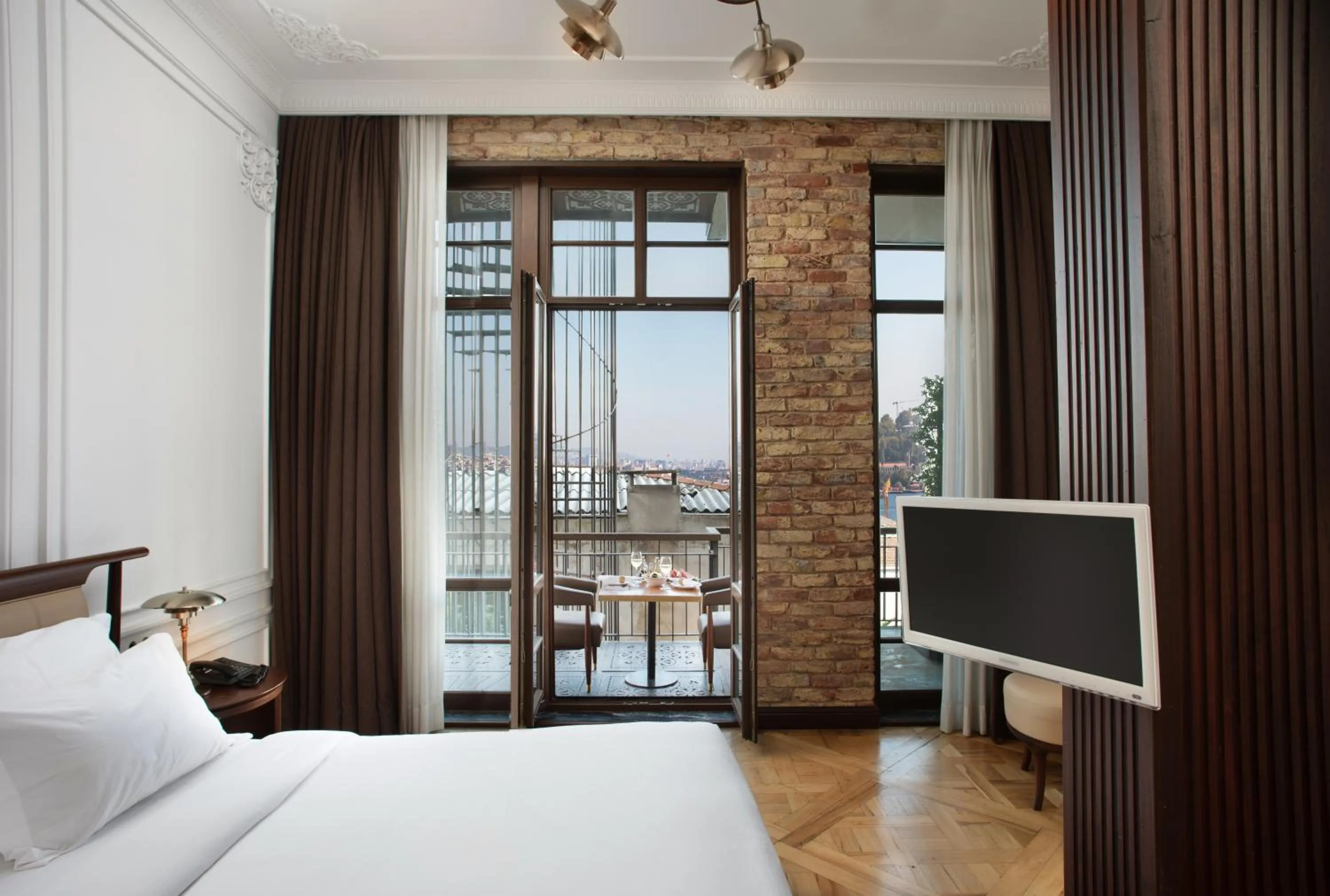 Deluxe Double Room with balcony and Garden View in Georges Hotel Galata