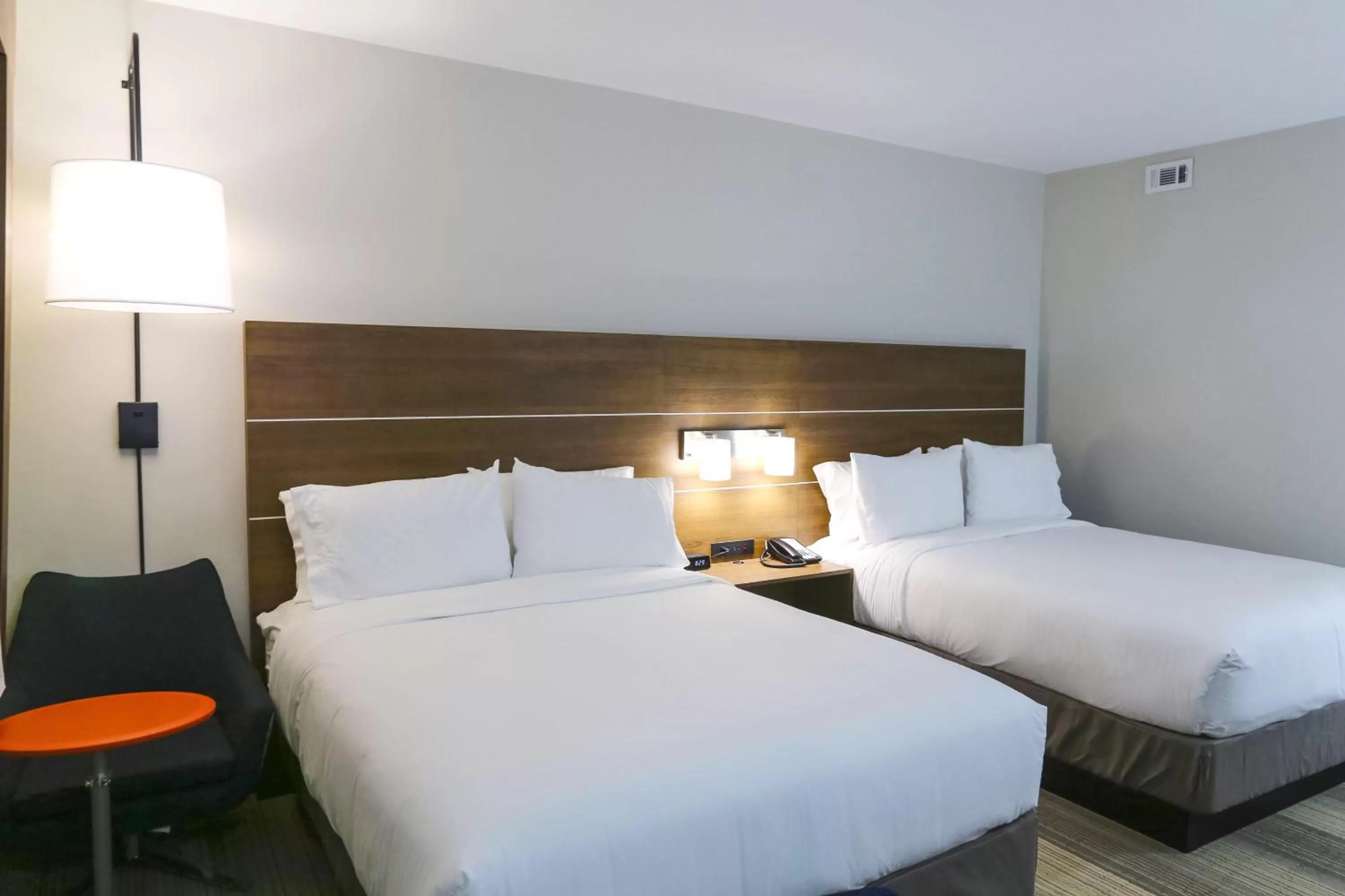 Standard Queen Room with Two Queen Beds and Mobility Accessible Tub in Holiday Inn Express & Suites - Houston IAH - Beltway 8 by IHG