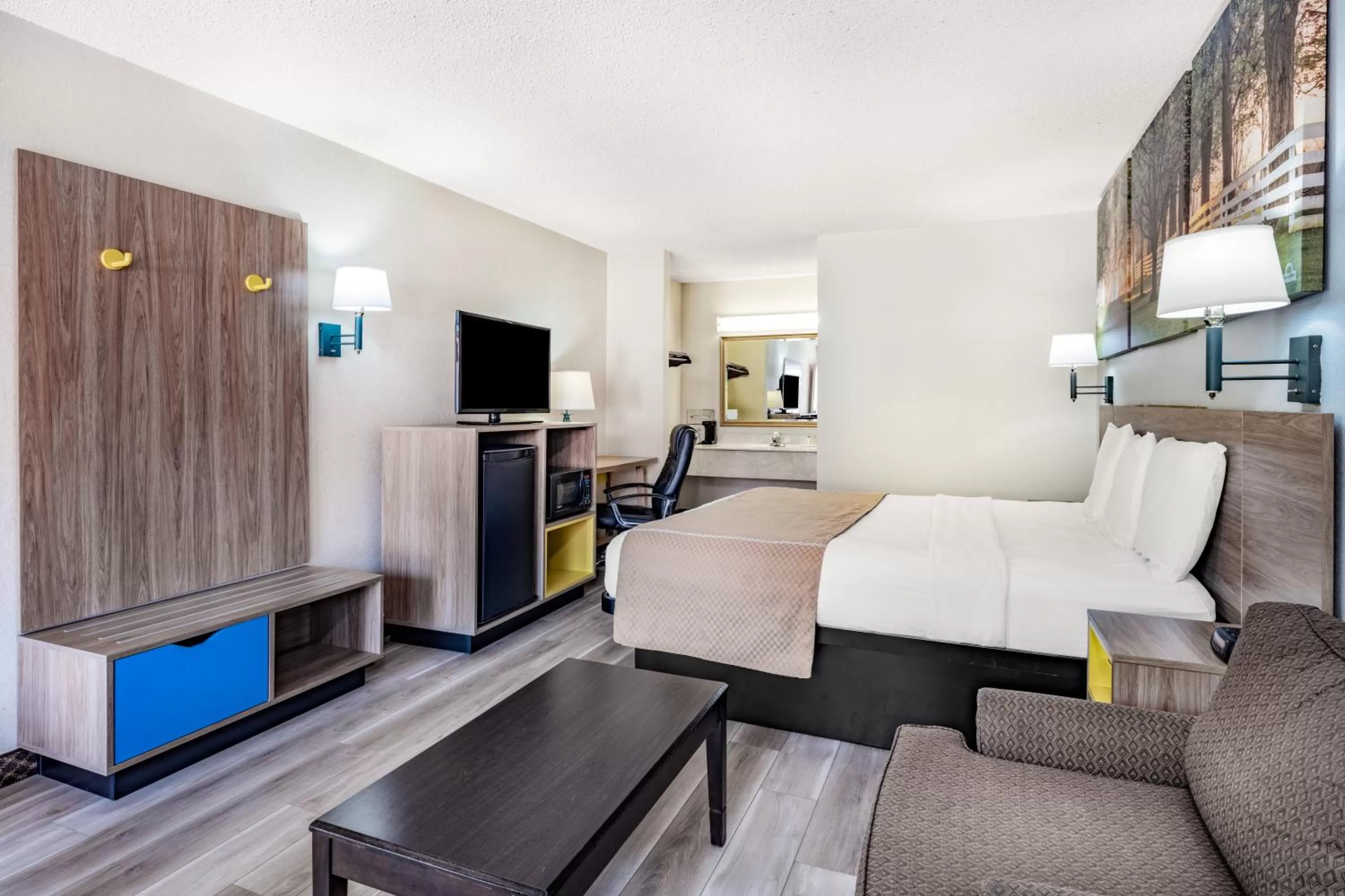 King Room - Smoking  in Days Inn by Wyndham Macon I-475