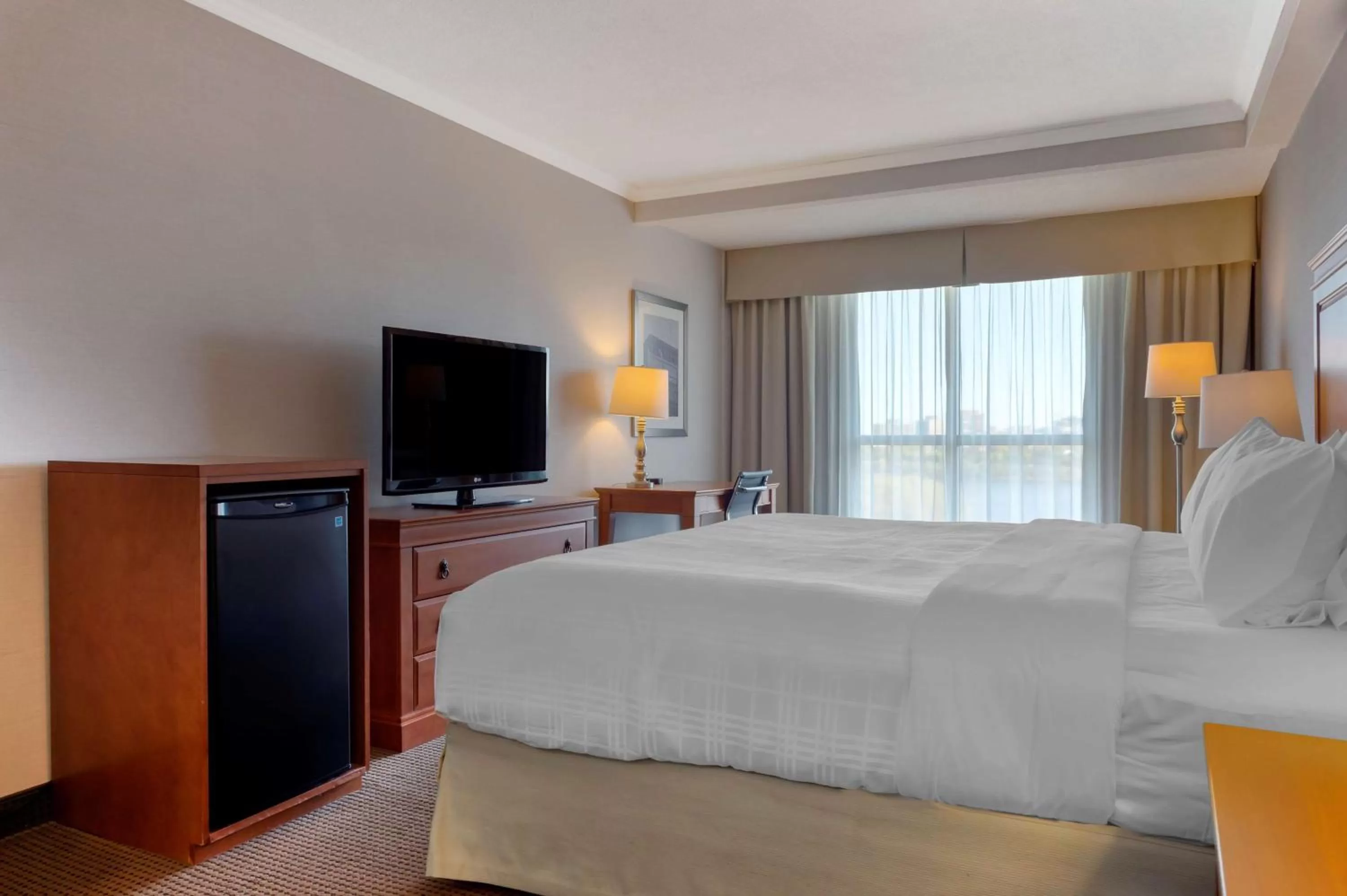 King Room with River View in Best Western Plus Gatineau-Ottawa Downtown