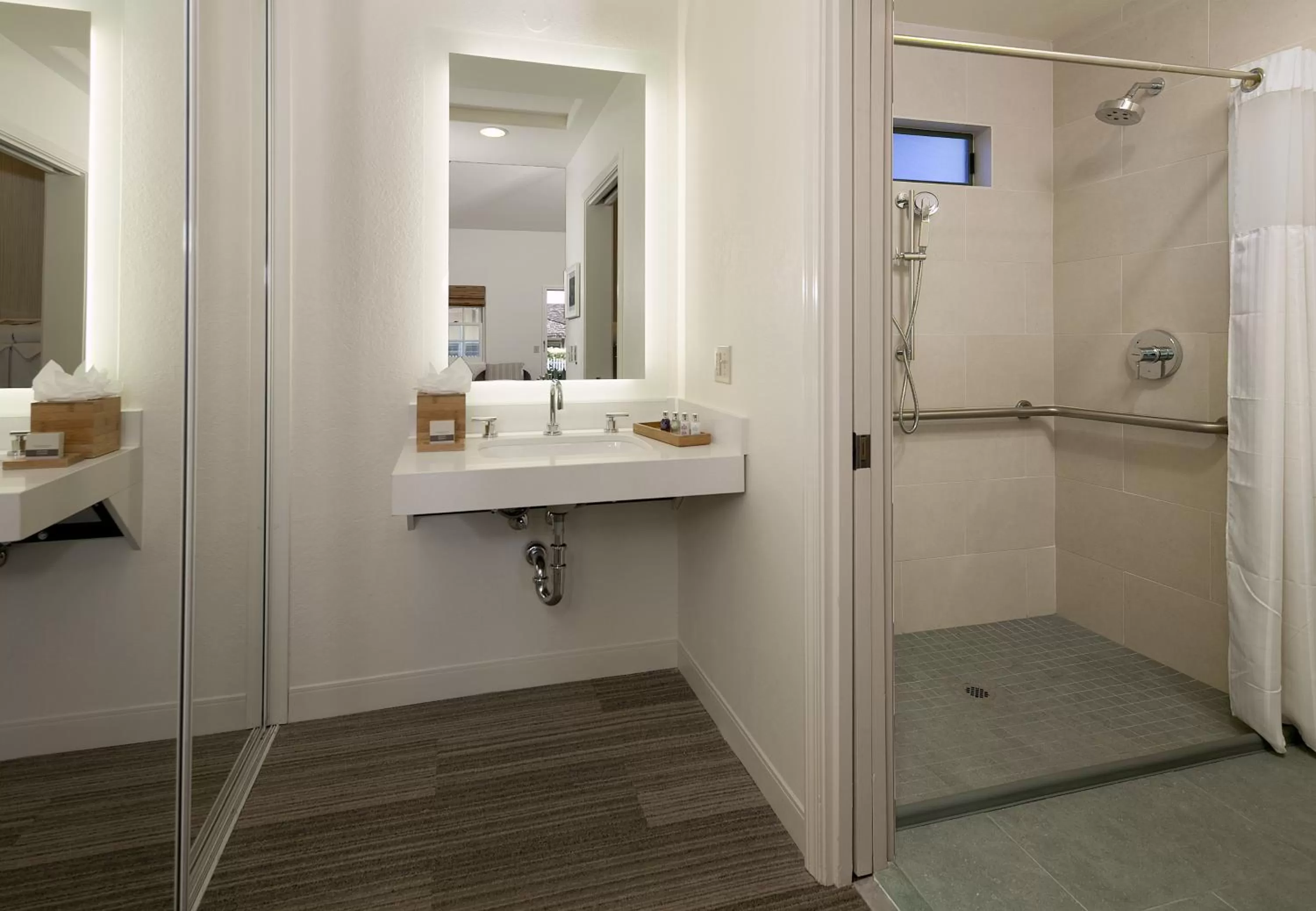 King Room - Disability Access in Fogcatcher Inn