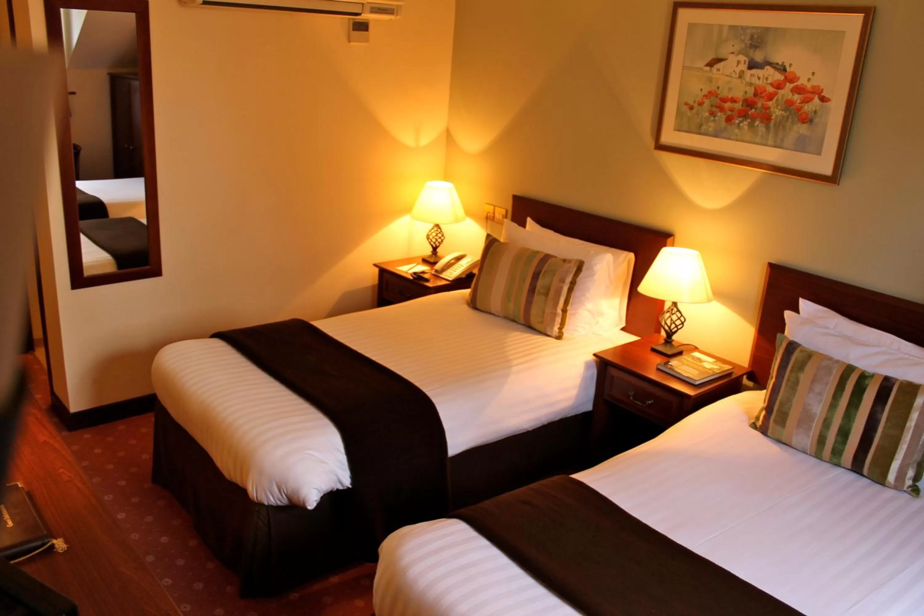 Standard Twin Room in Ellington Lodge at The Concorde