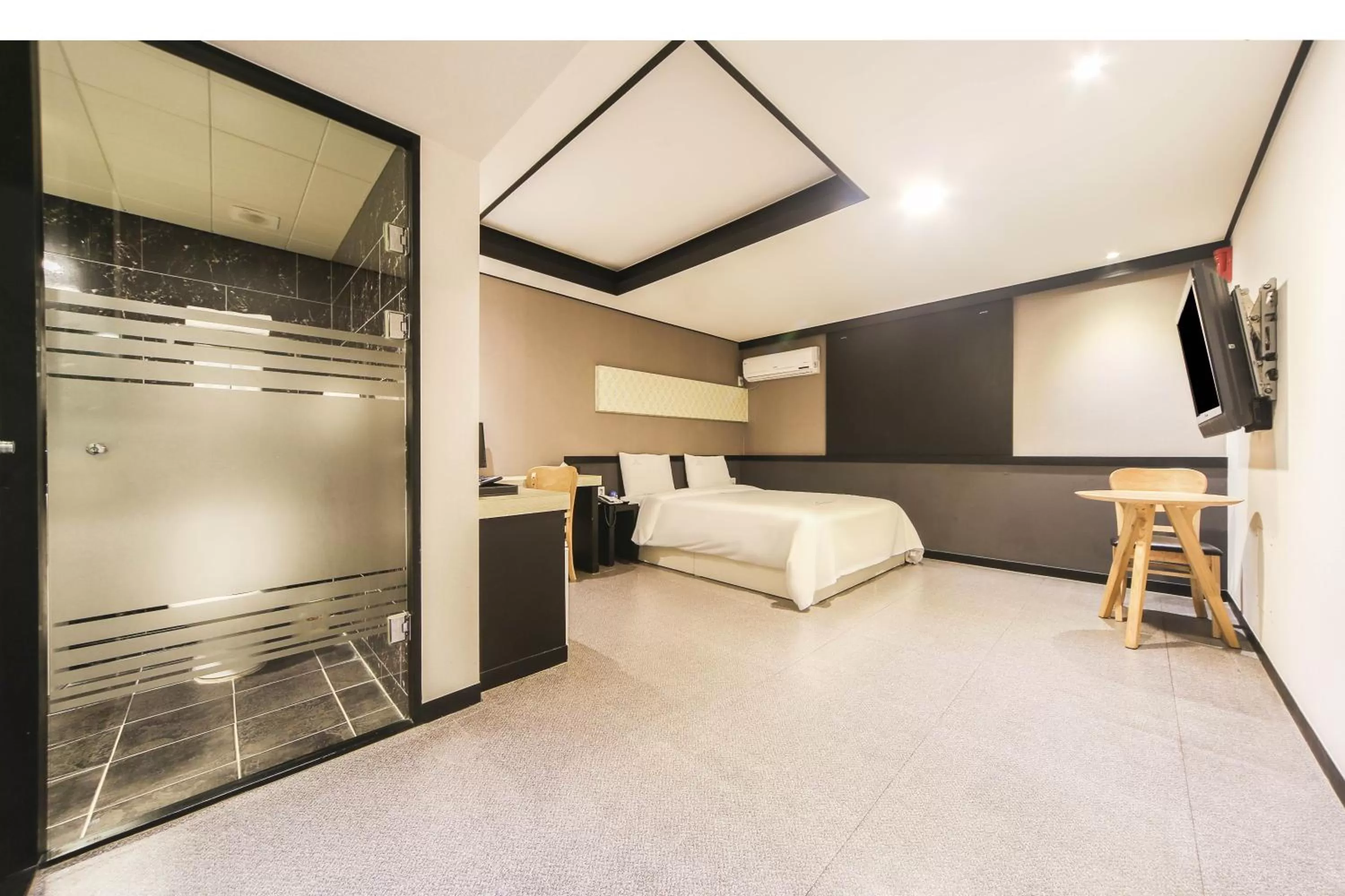 Standard Double Room in Elysee Hotel