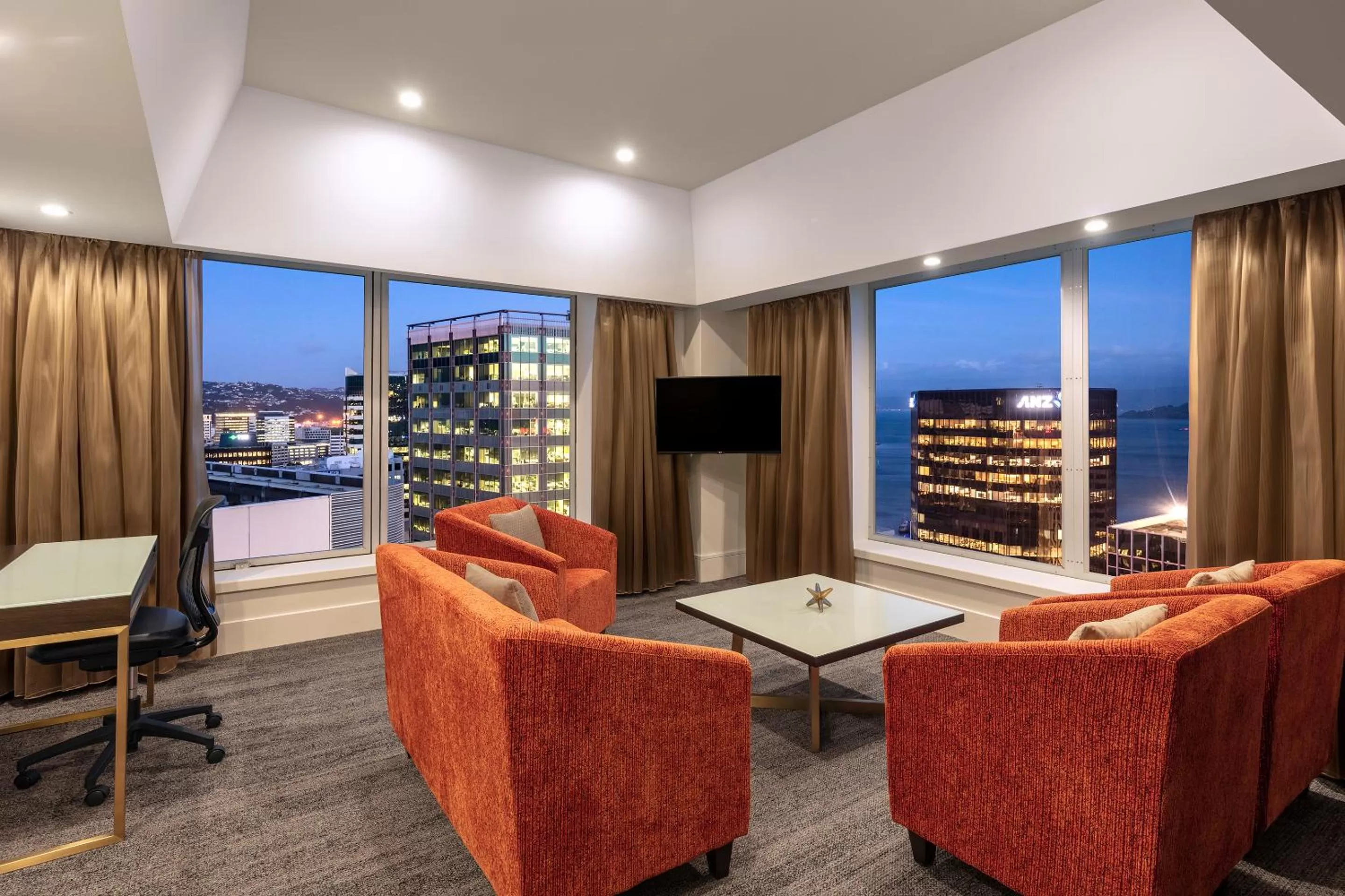 King Suite with Sea View in James Cook Hotel Grand Chancellor