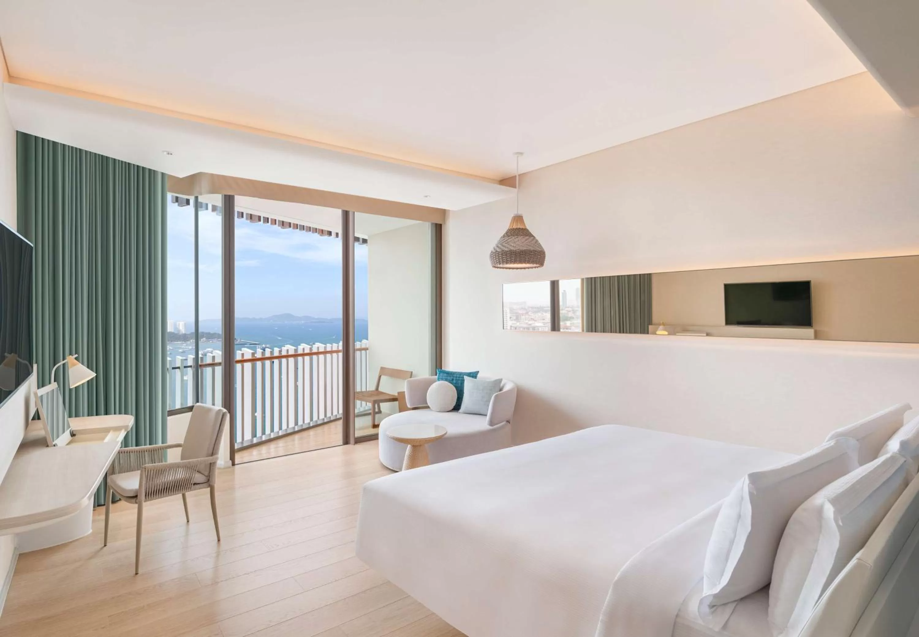 Deluxe King Room - Ocean View in Hilton Pattaya