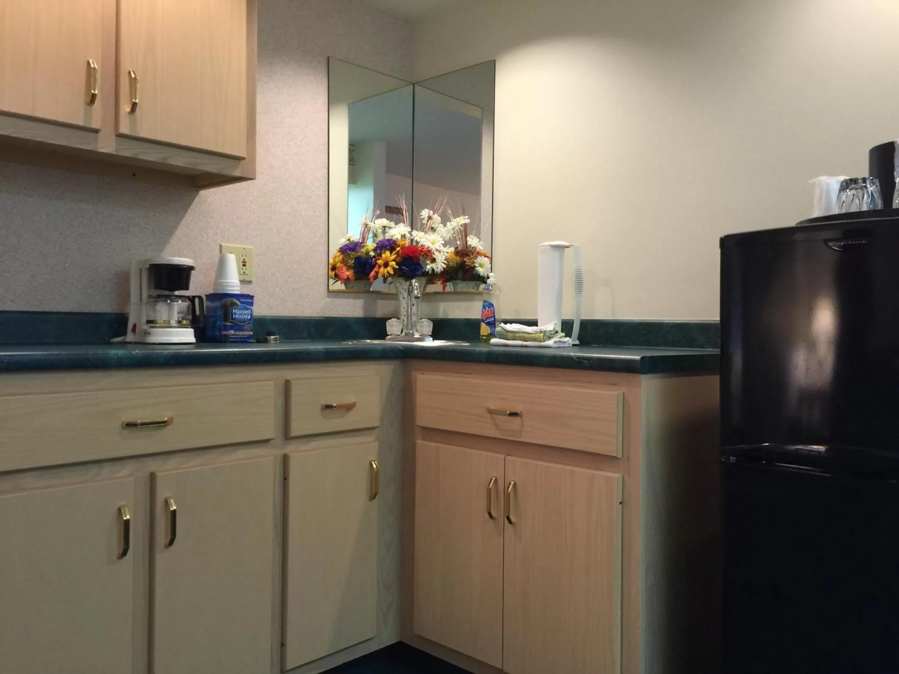 Deluxe King Suite in Americas Best Value Inn & Suites - Bluffton