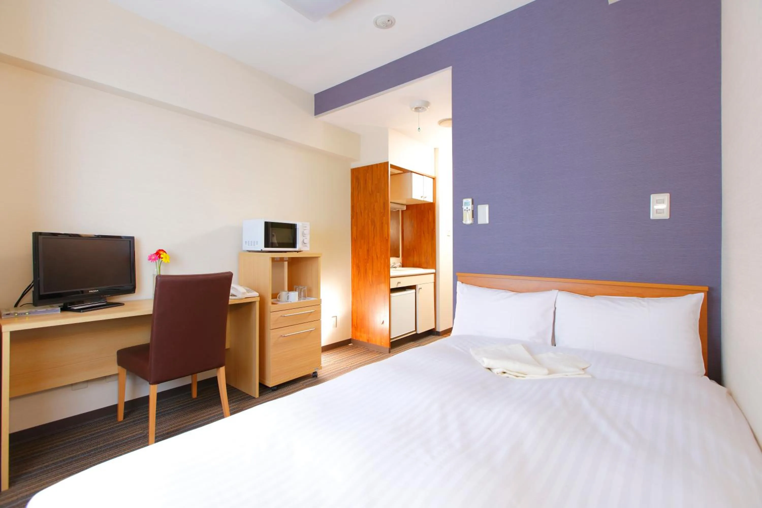 Superior Double Room with Small Double Bed - House Keeping is Optional with Additional Cost - Smoking in FLEXSTAY INN Ekoda