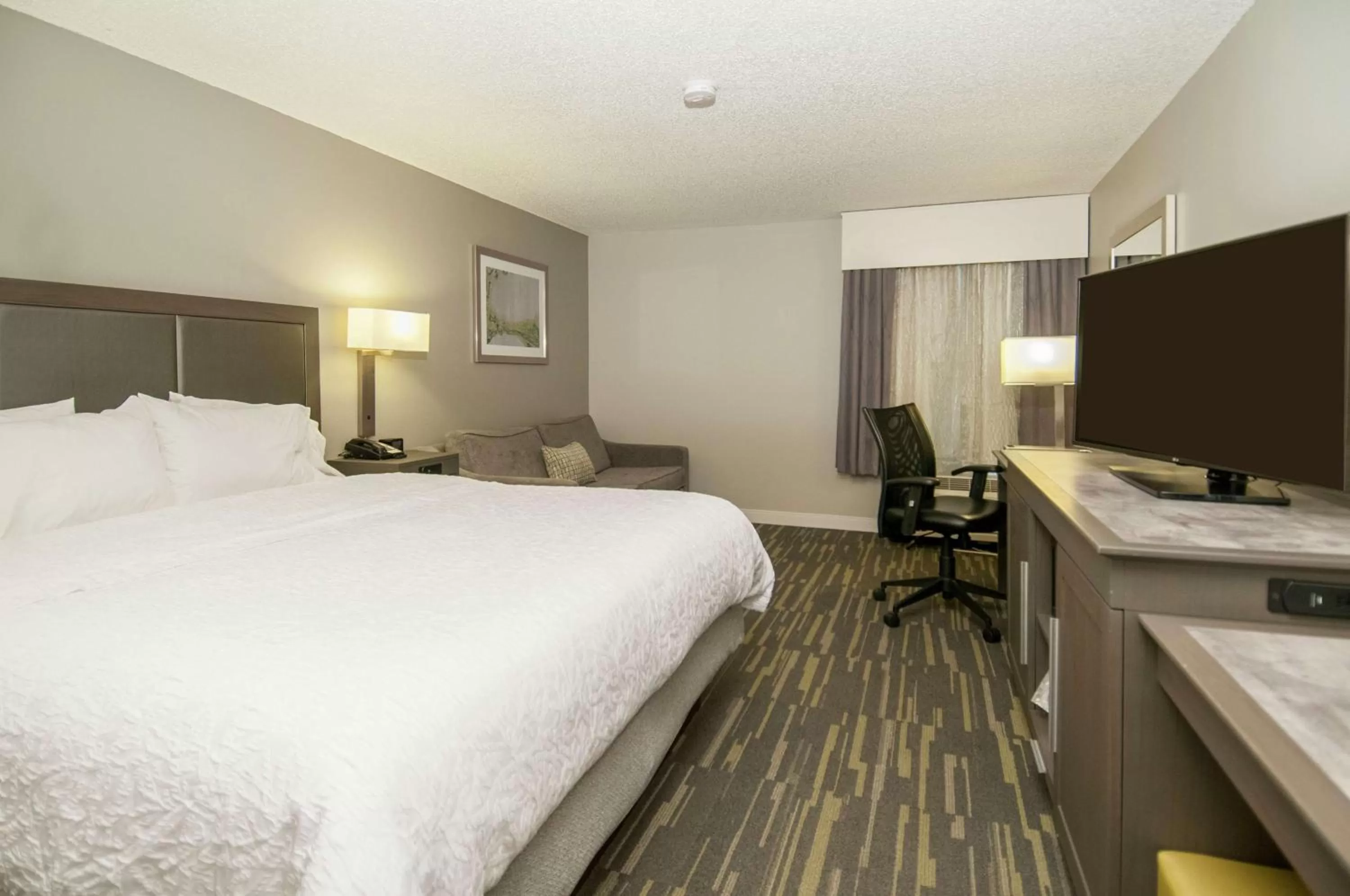 King Room with Sofa Bed and Study - Non-Smoking in Hampton Inn Shreveport/Bossier City