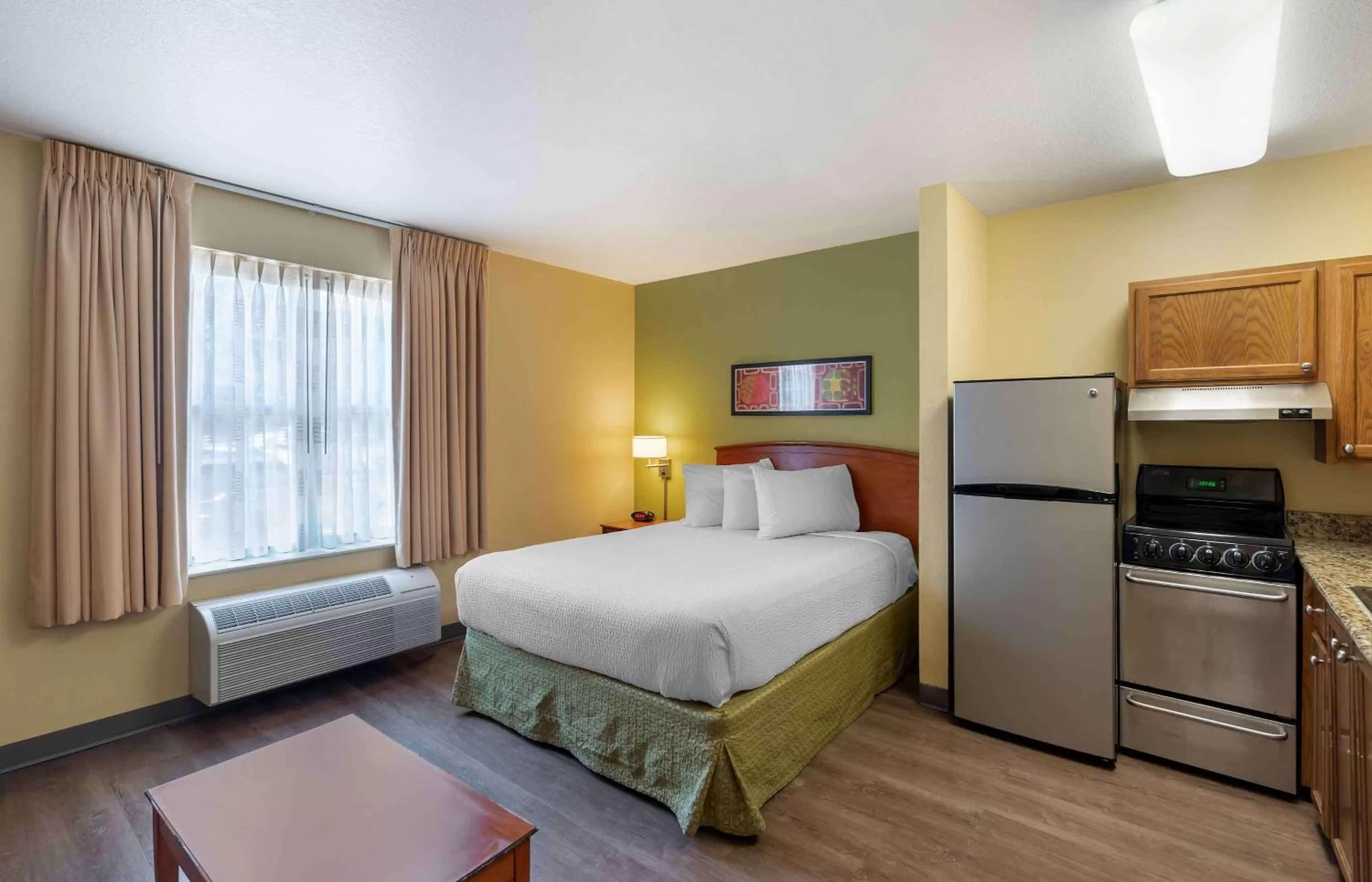Deluxe studio 1 Queen Bed Non-Smoking in Extended Stay America Suites - Norfolk - Virginia Beach
