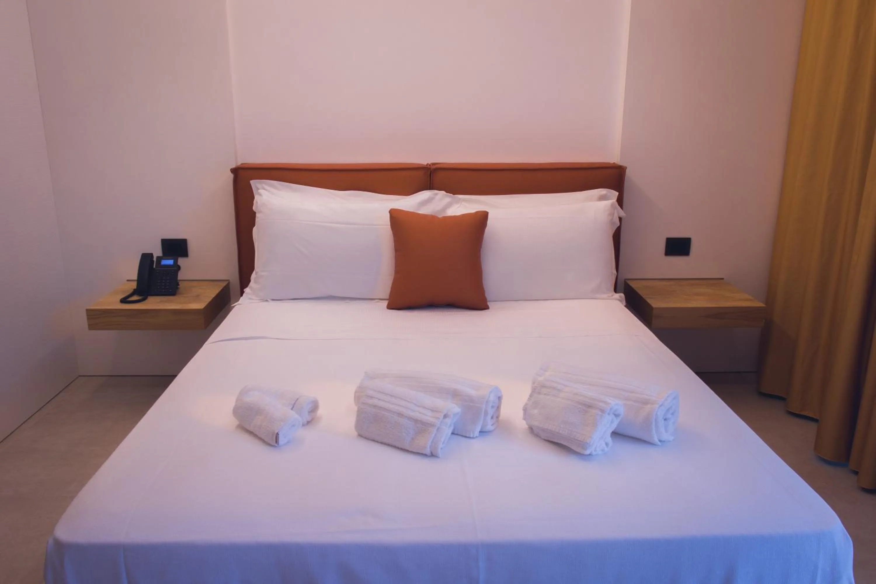 Double Room with Garden View - single occupancy in Sunset Hotel