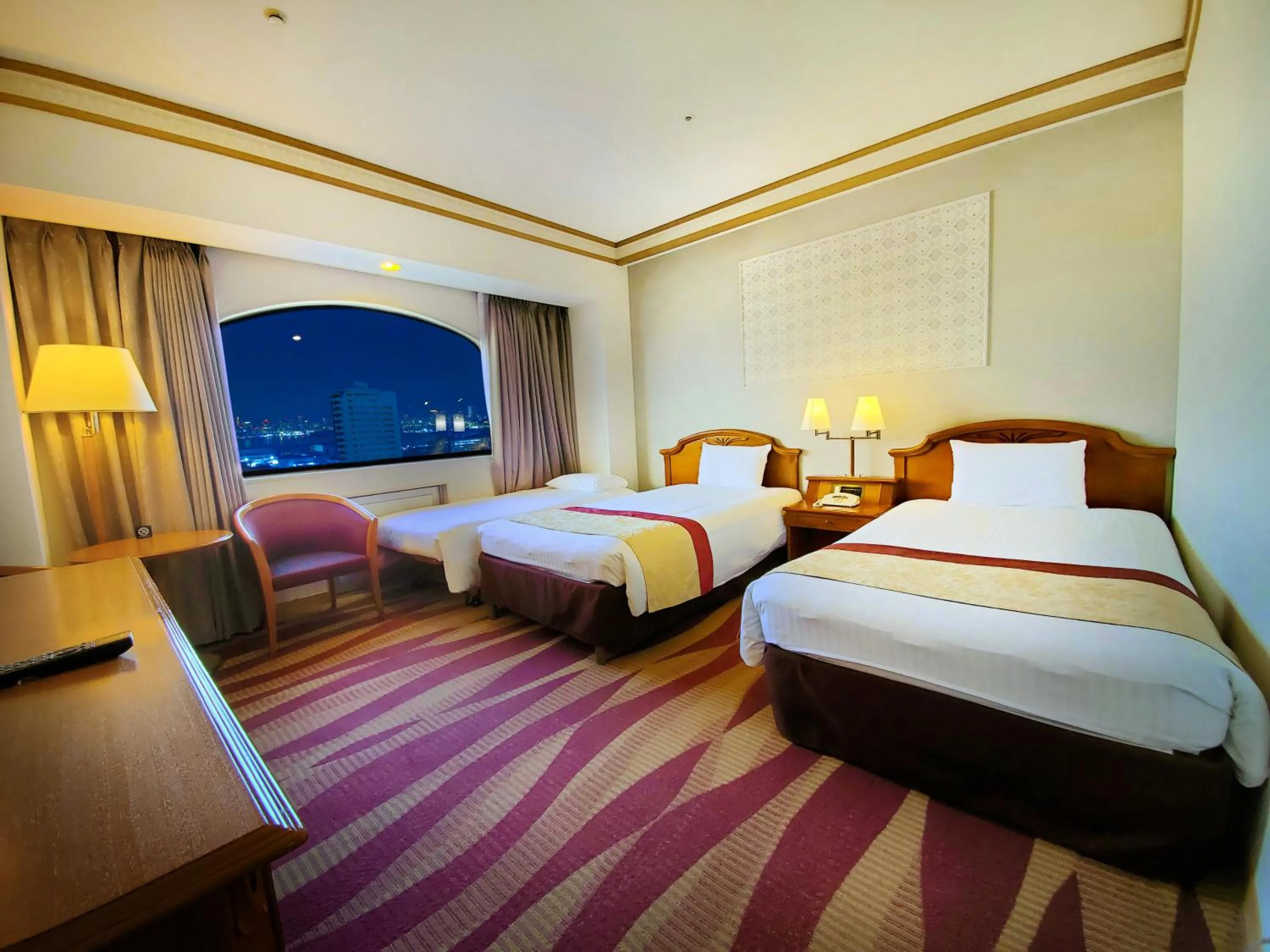 Deluxe Triple Room- Non-Smoking  in Hotel Plaza Kobe