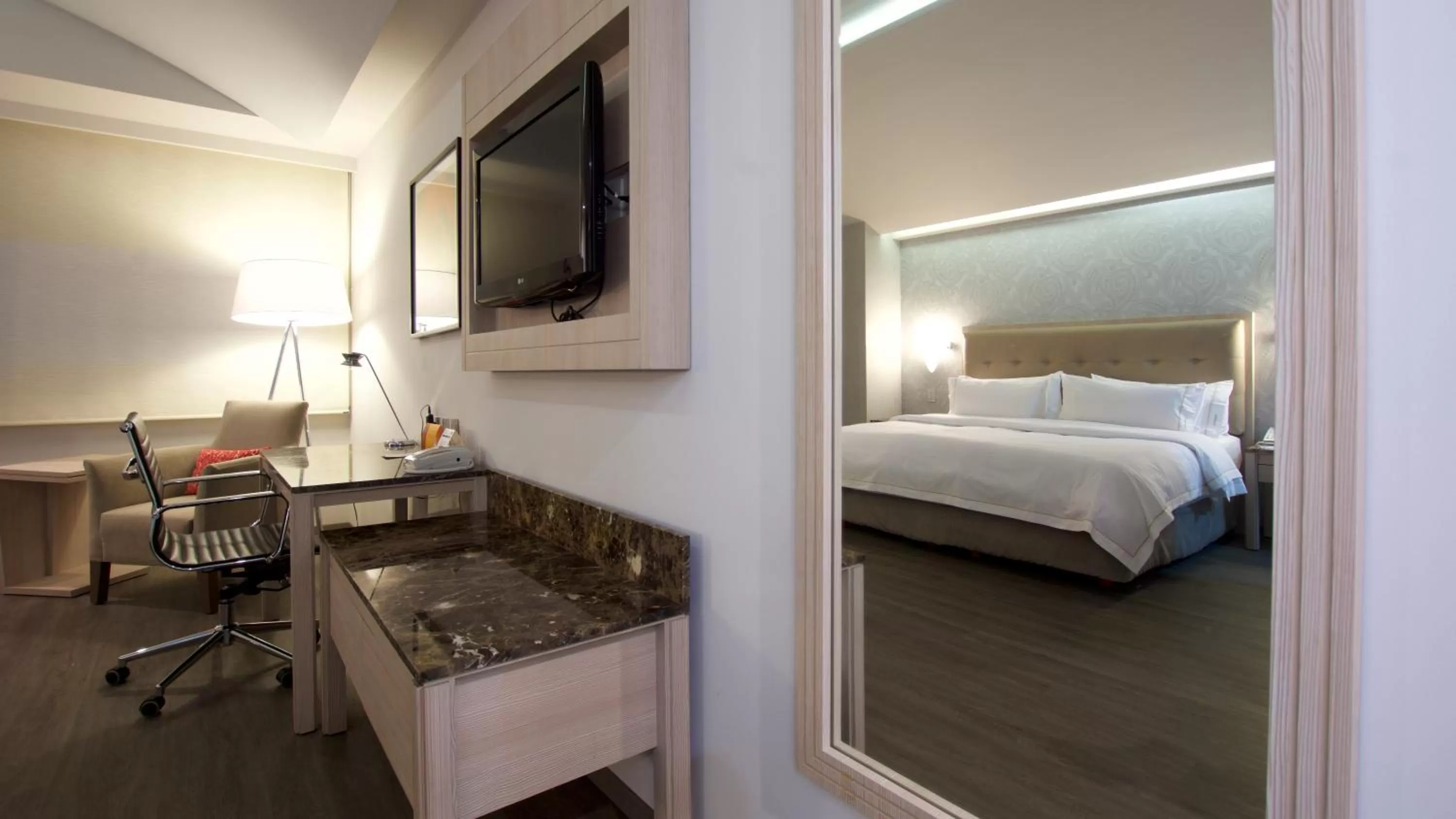 Standard Queen Room with Two Queen Beds in Holiday Inn Express Mexico- Toreo by IHG
