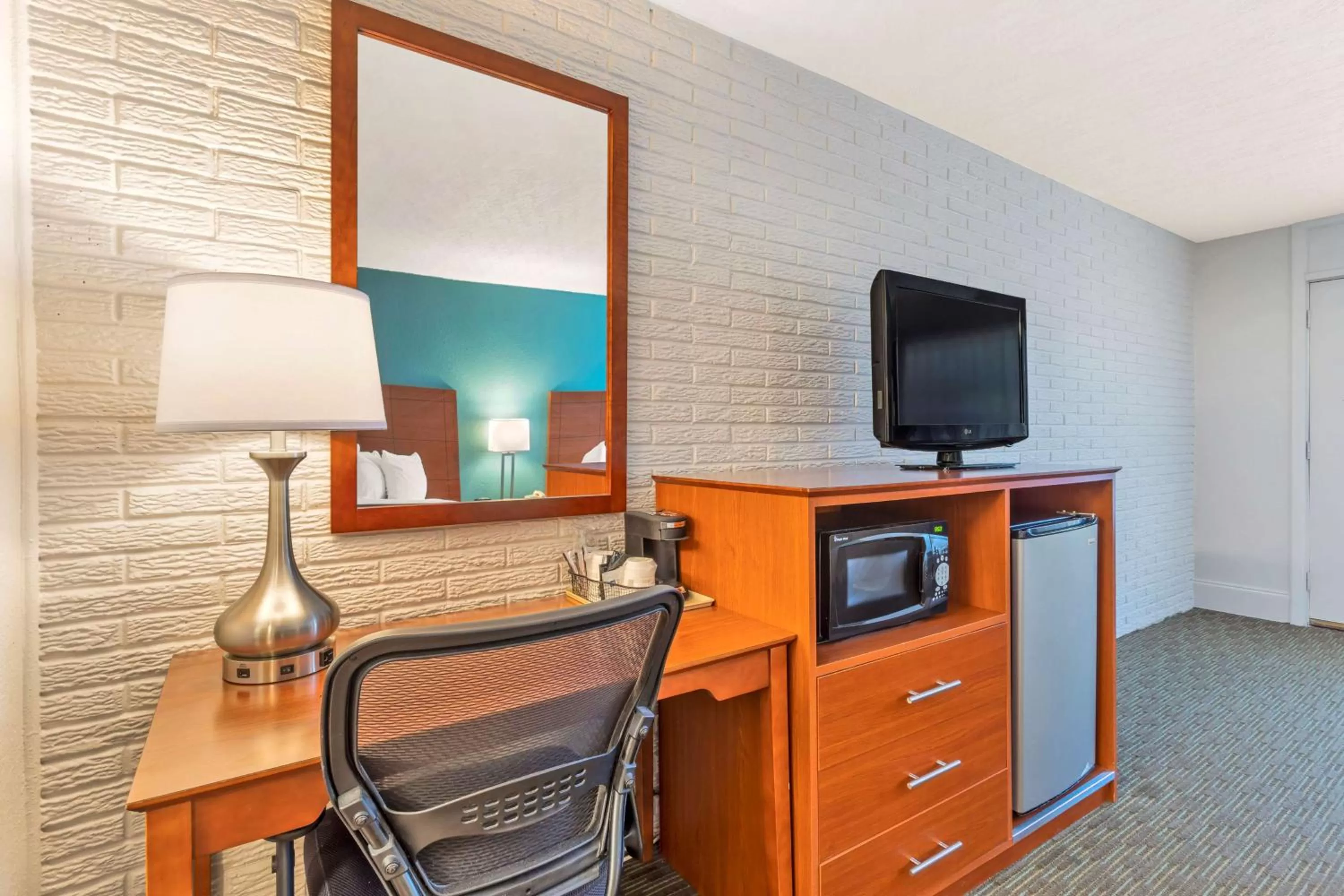 Double Room with Two Double Beds and Roll-In Shower - Disability Access/Non-Smoking in Best Western Hendersonville Inn