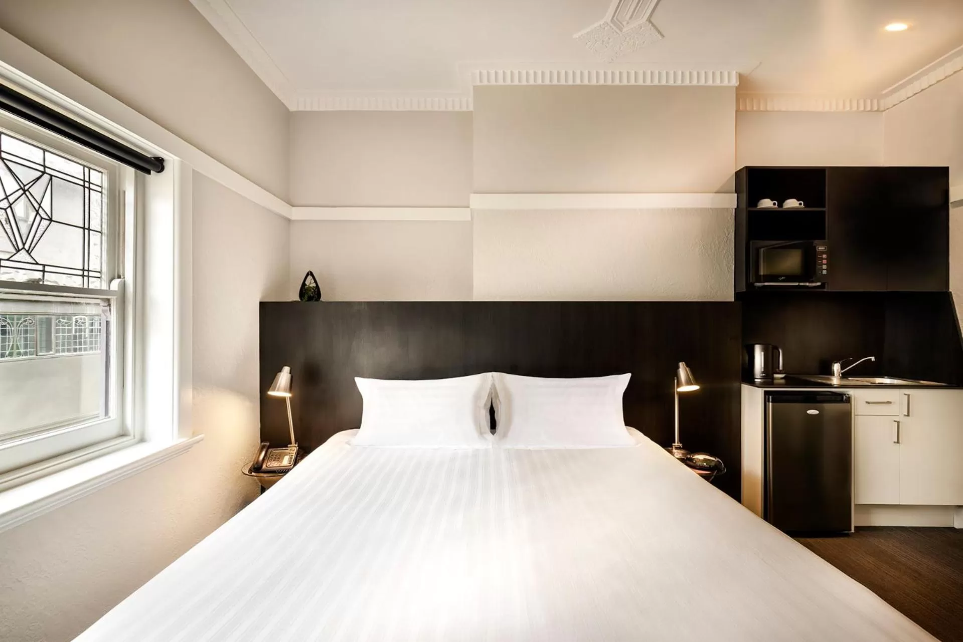 King Room in Como Court Budget Accommodation