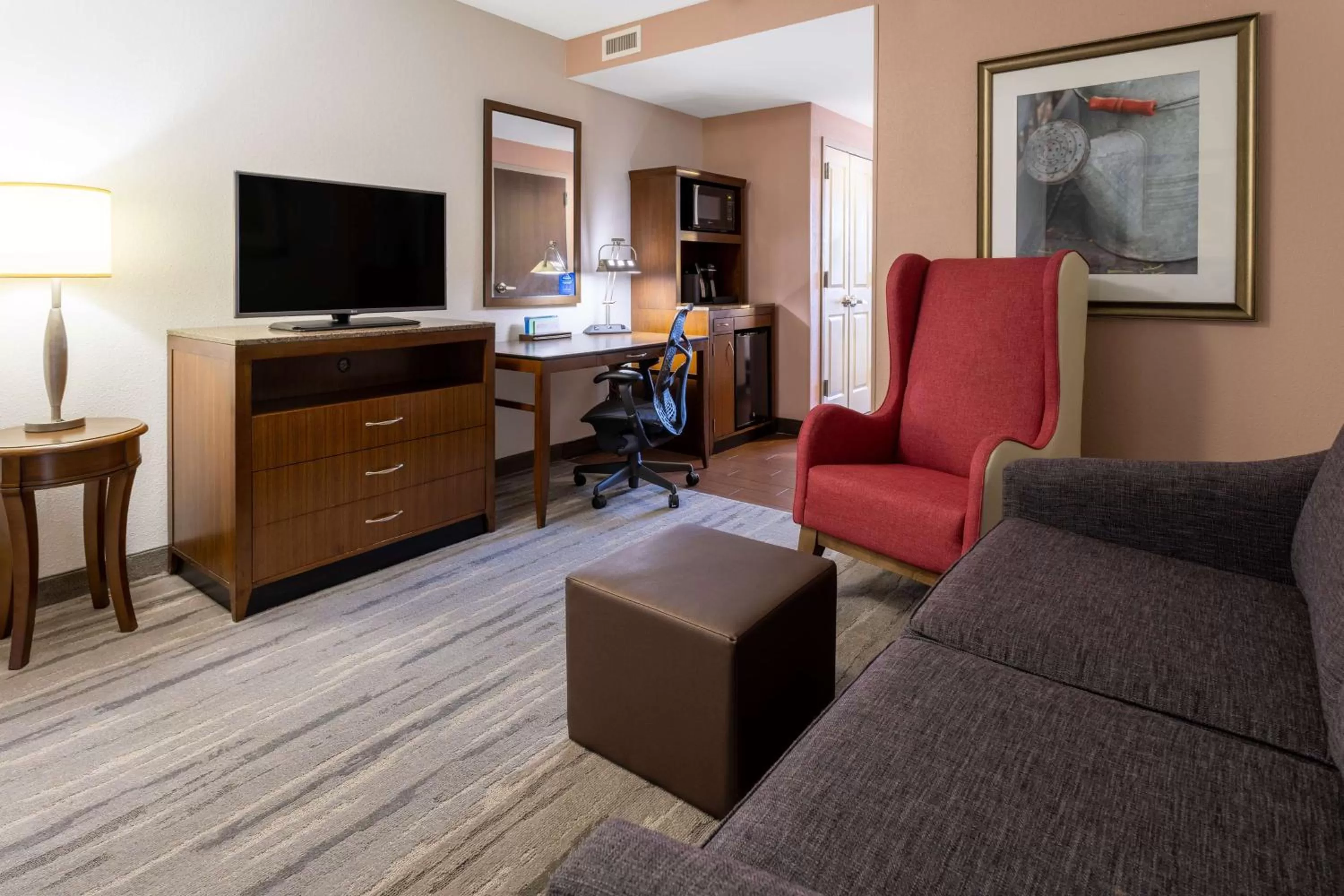 One-Bedroom Queen Suite with Two Queen Beds in Hilton Garden Inn Roanoke