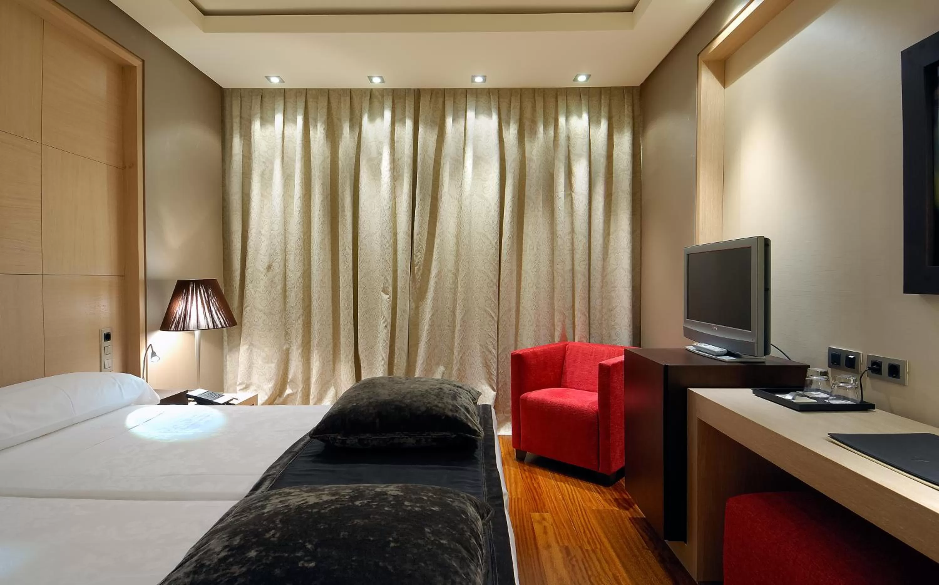 Double Room with Extra Bed in Vincci Frontaura