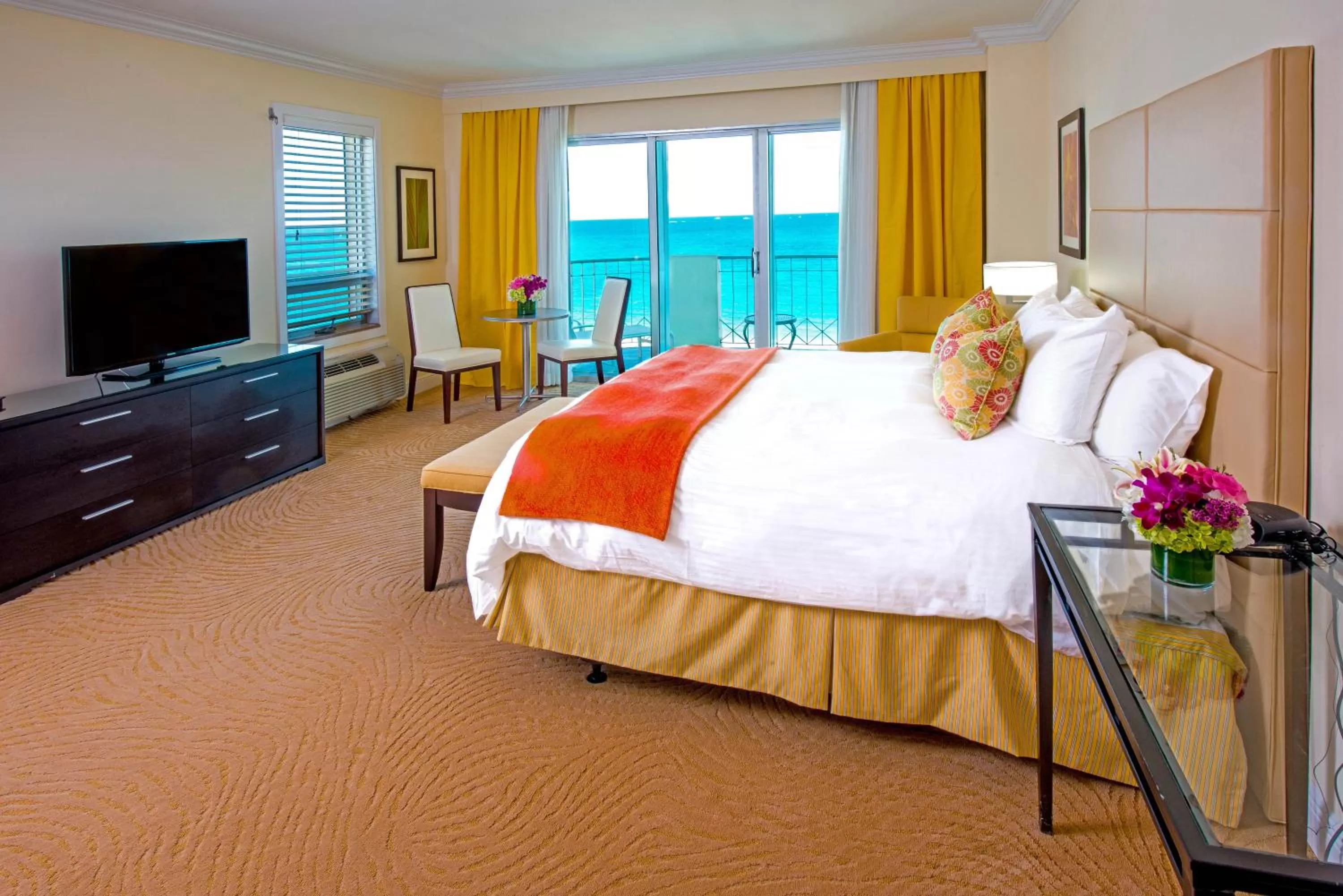 Deluxe King Room with Full Ocean View and Balcony in Sea View Hotel
