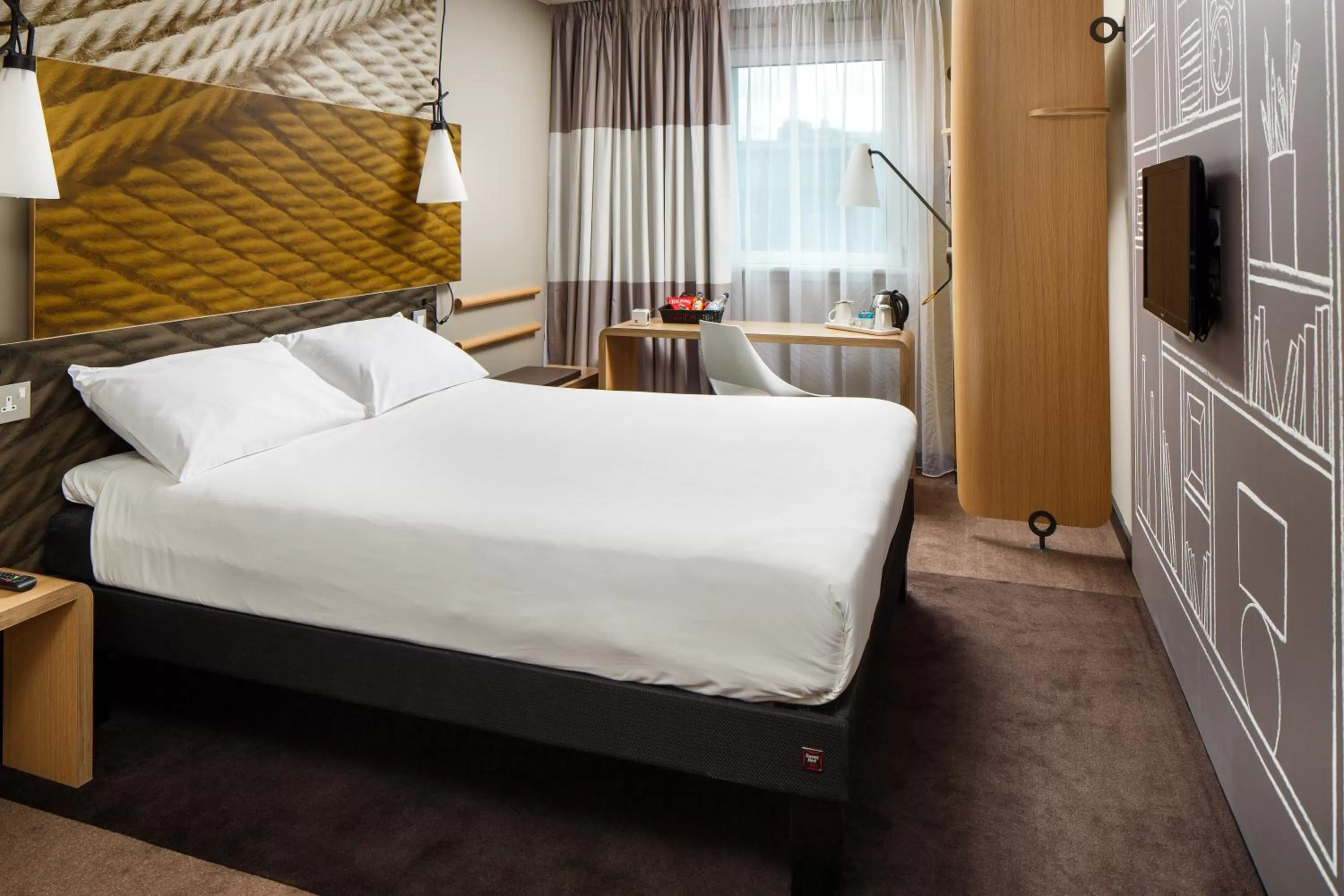 Standard Room with One Double Bed in ibis Glasgow City Centre – Sauchiehall St