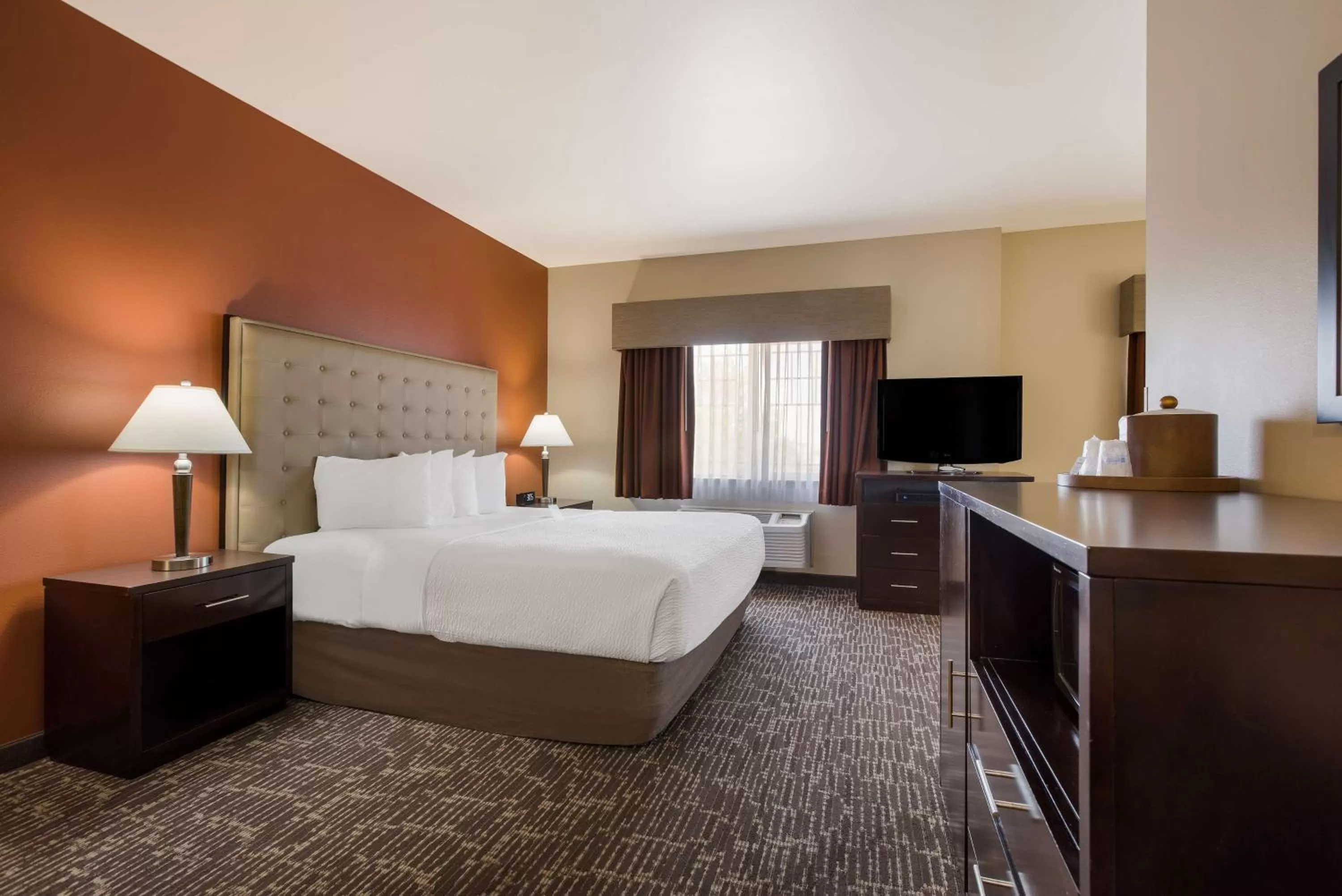 King Room with Sofa Bed - Non-Smoking in Best Western Northwest Lodge