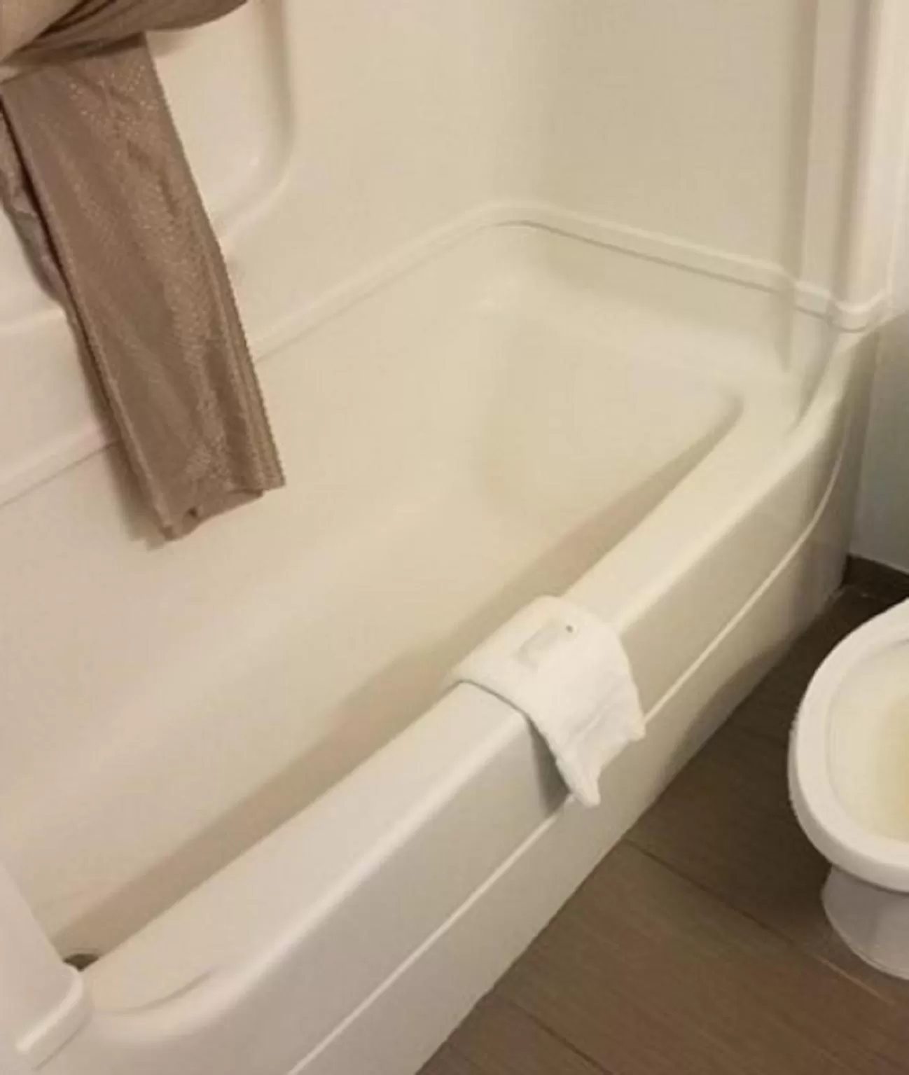 Deluxe King Room - Non-Smoking in Studio 6-Port Allen, LA - Baton Rouge I-10