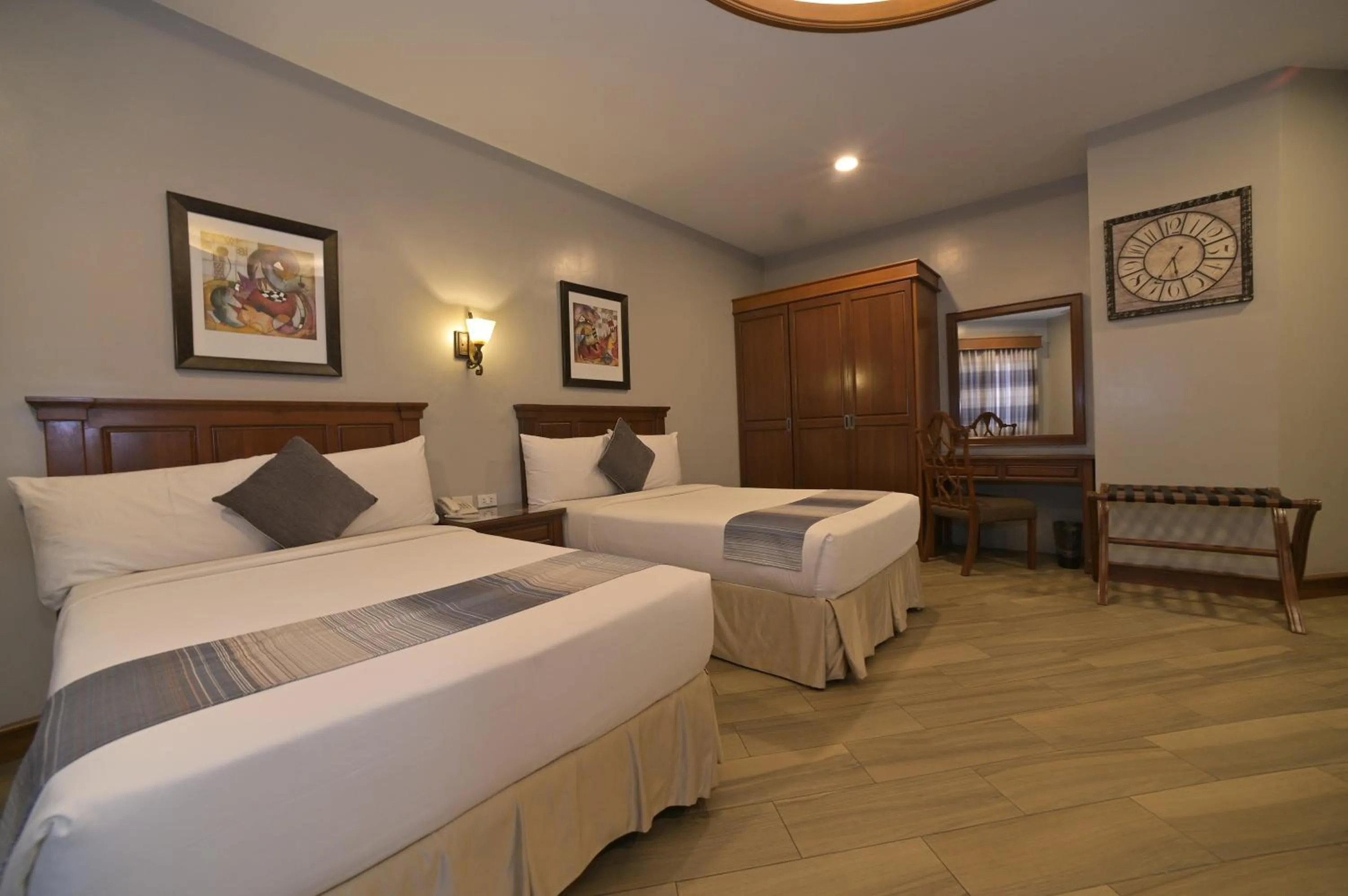 Superior Suite in Paragon Hotel and Suites