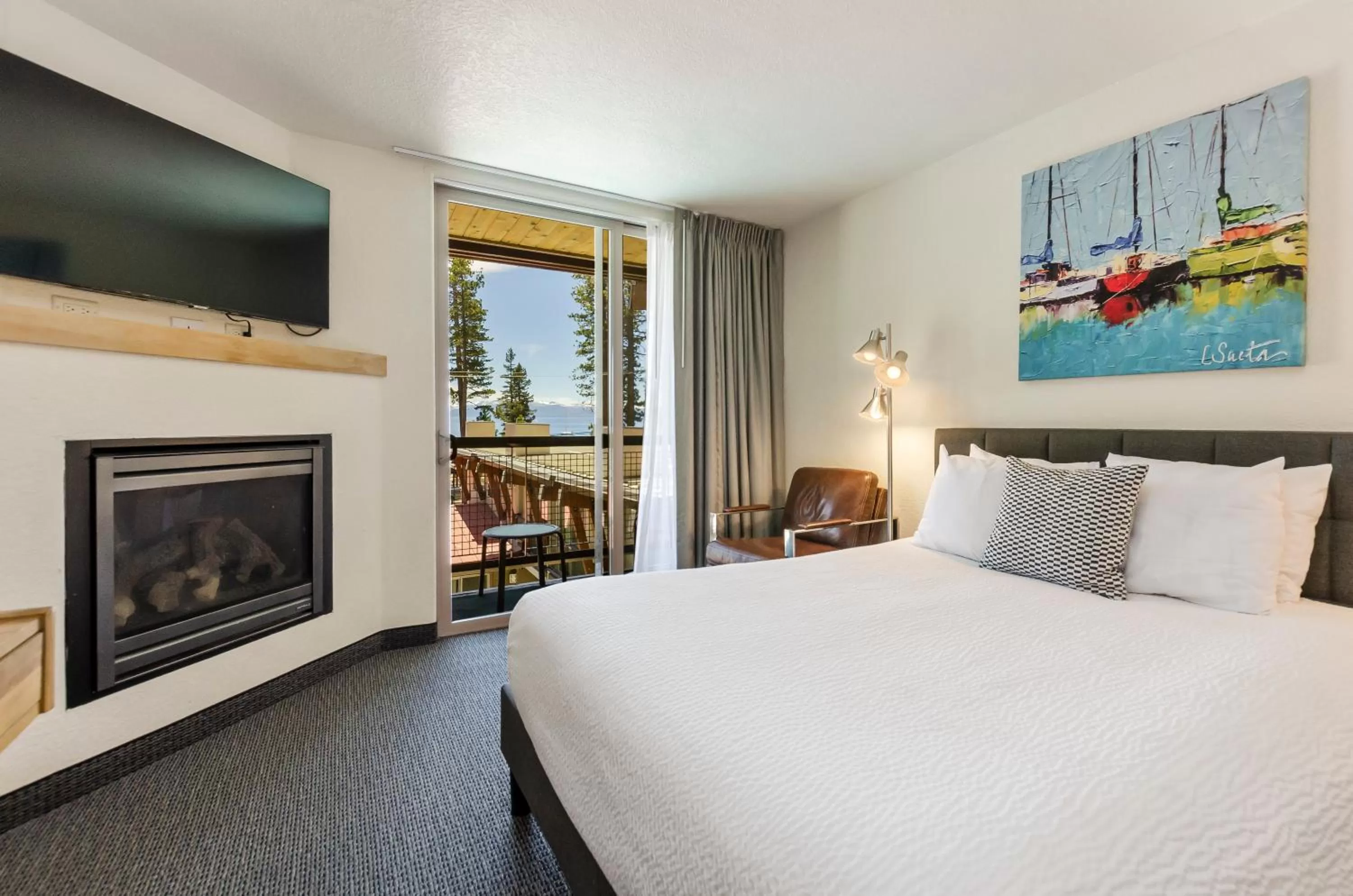 Double Room with Balcony in Firelite Lodge