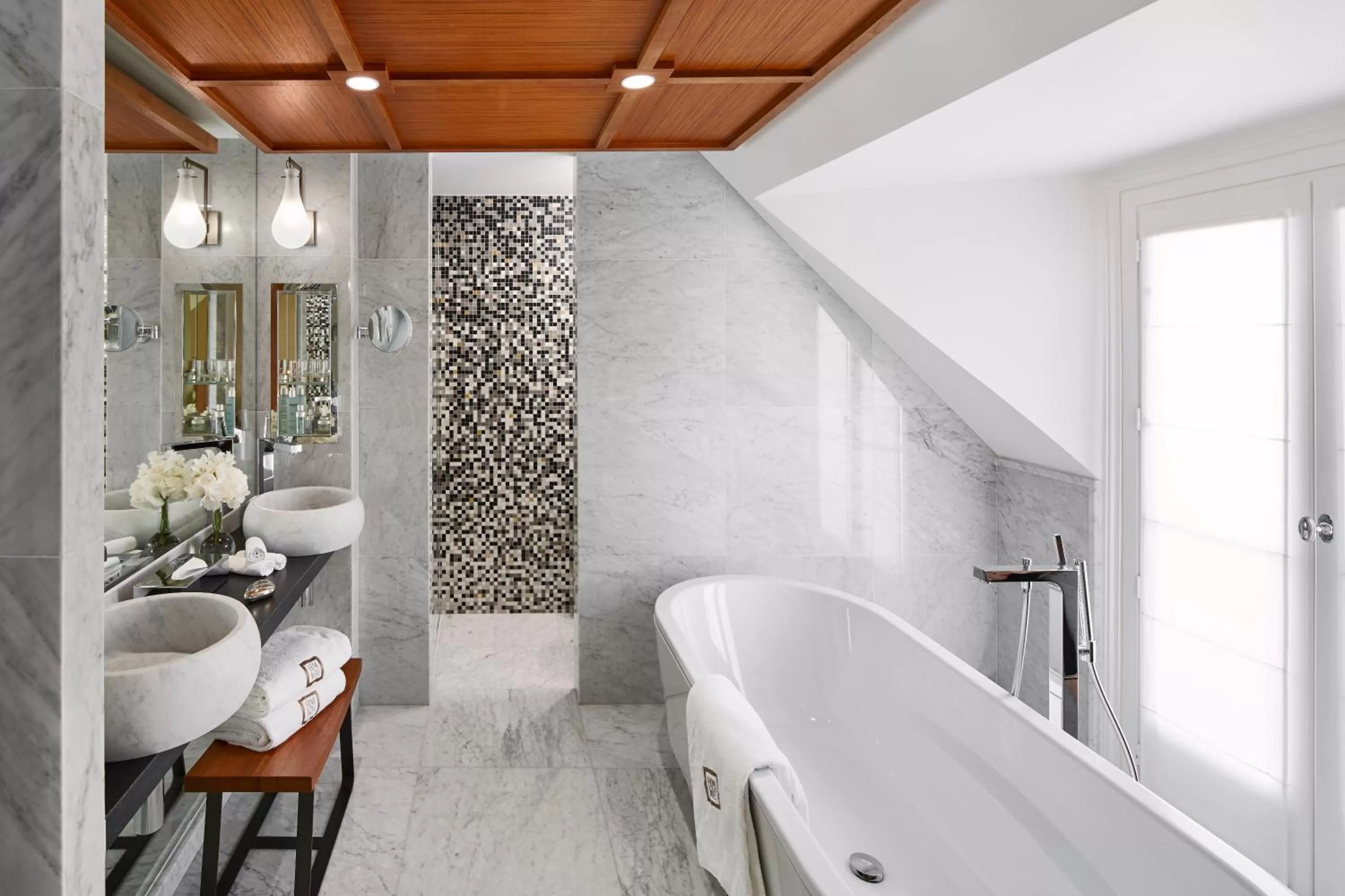 Suite with Free Bottle of Champagne in Hotel Montalembert