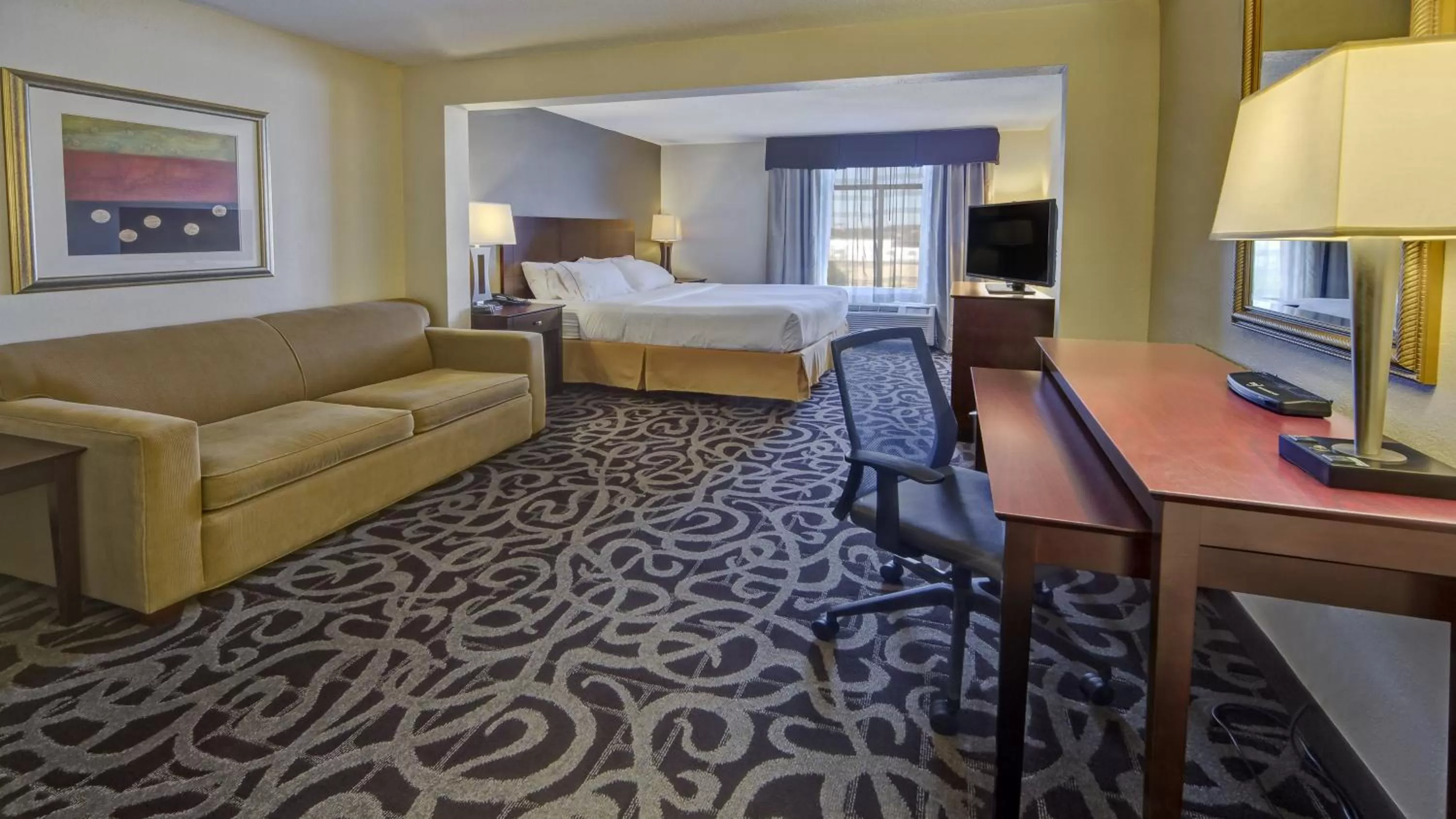 Standard King Room with Sofa Bed in Murfreesboro Central Hotel