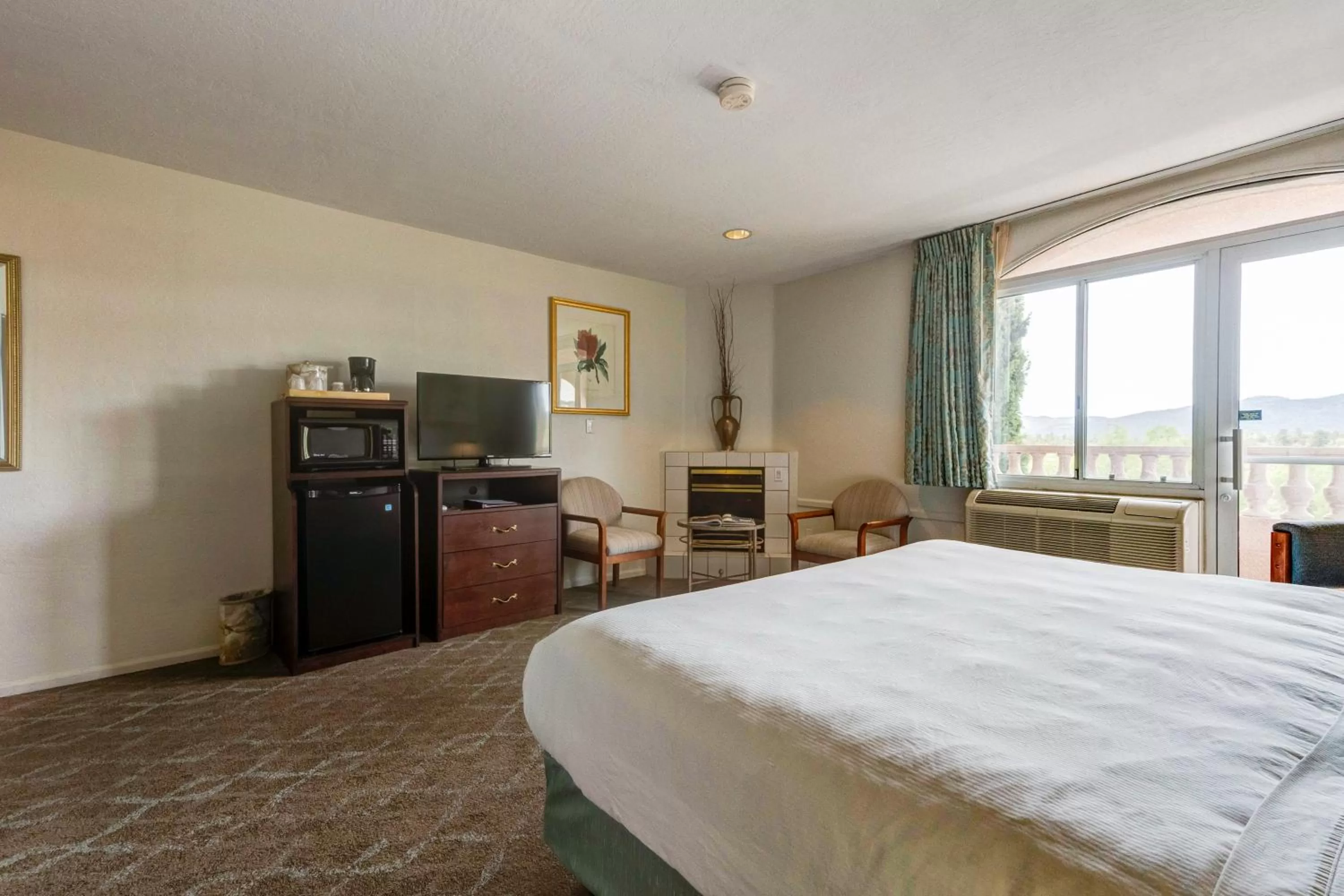 Superior King Room (No Pets Allowed) in Forest Villas Hotel