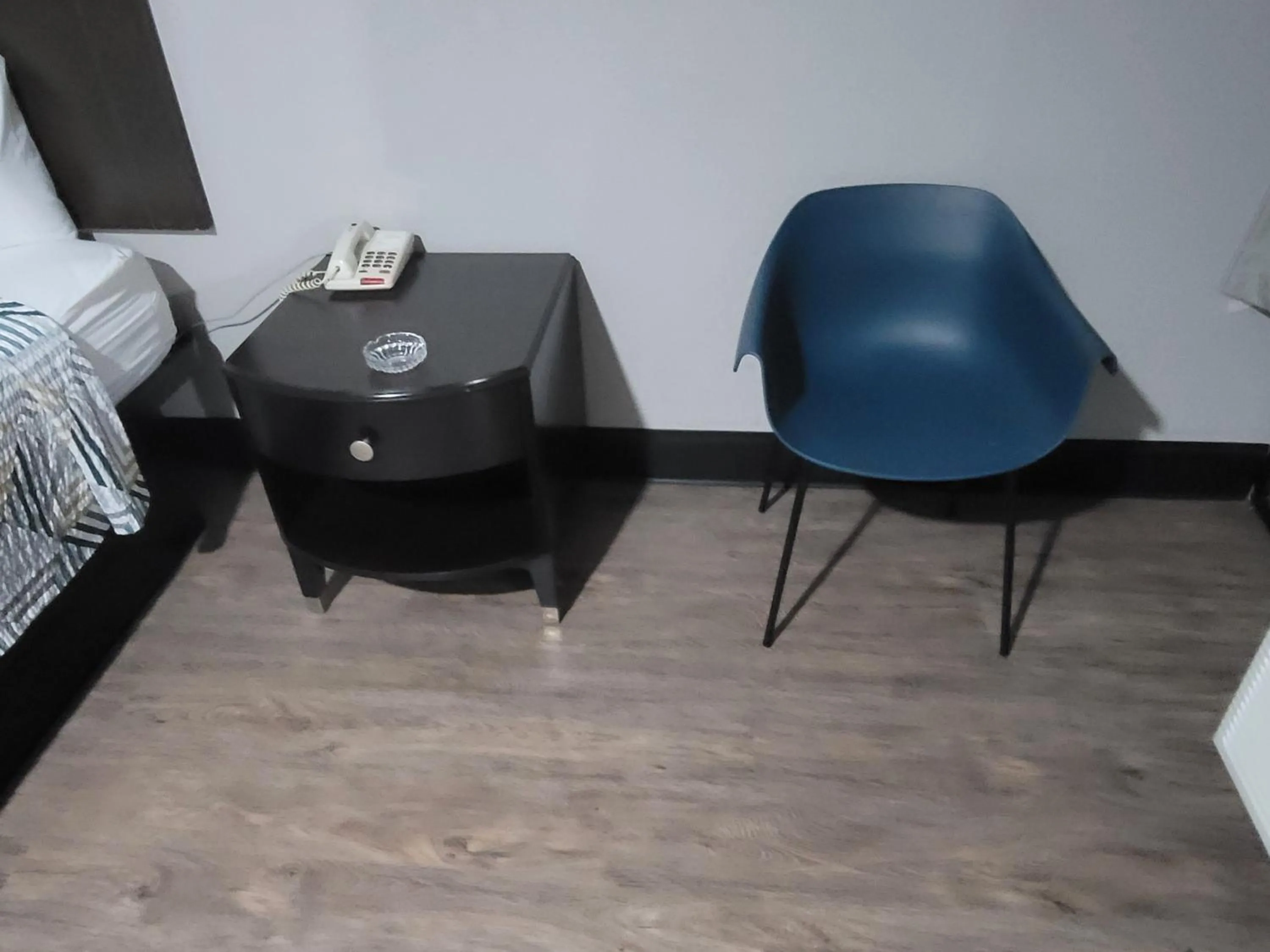 King Room - Disability Access - Smoking in Studio 6 Suites Hinesville, GA