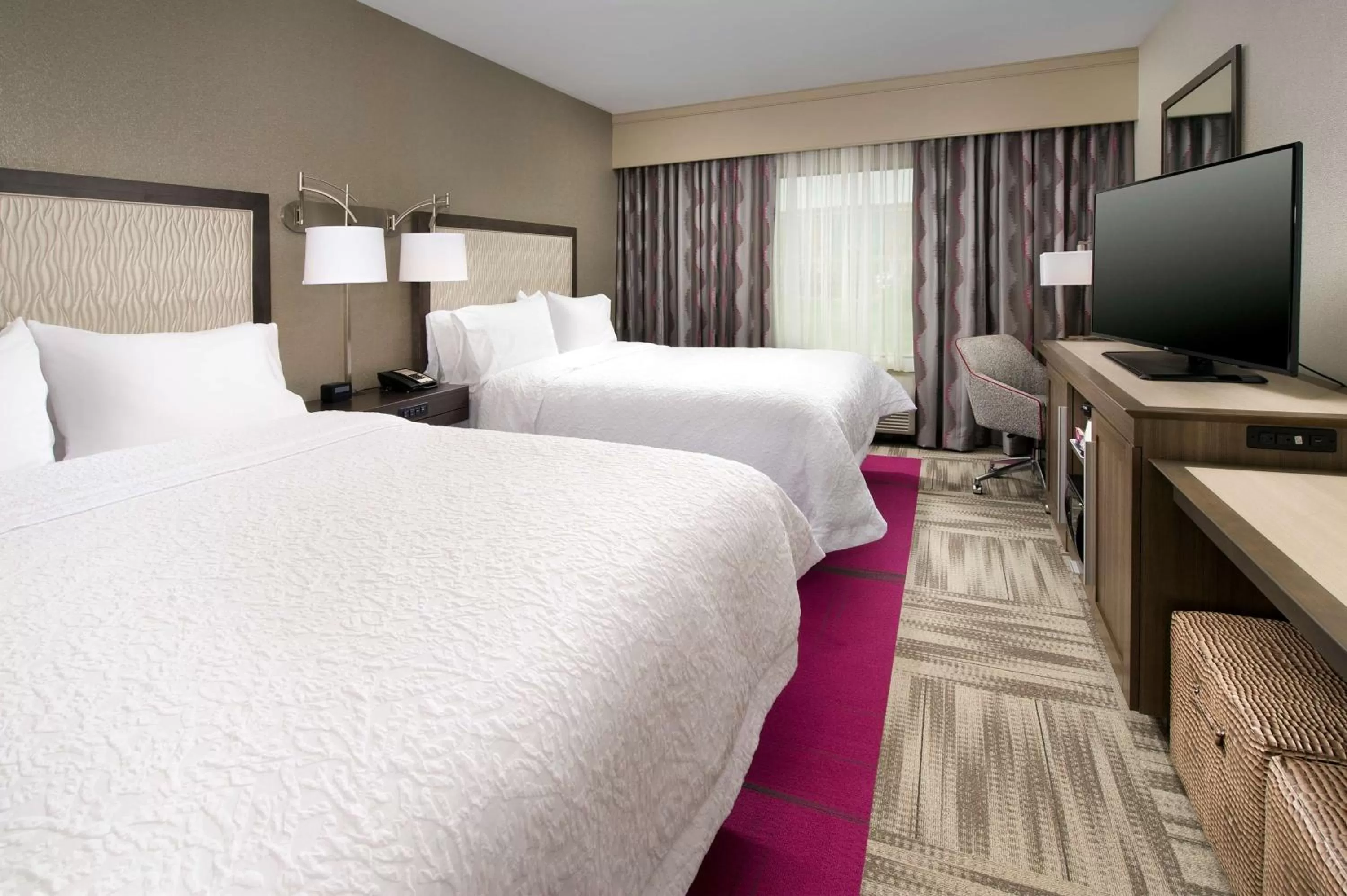 Queen Room with Two Queen Beds - Mobility Access/Non-Smoking in Hampton Inn Louisville East Hurstbourne